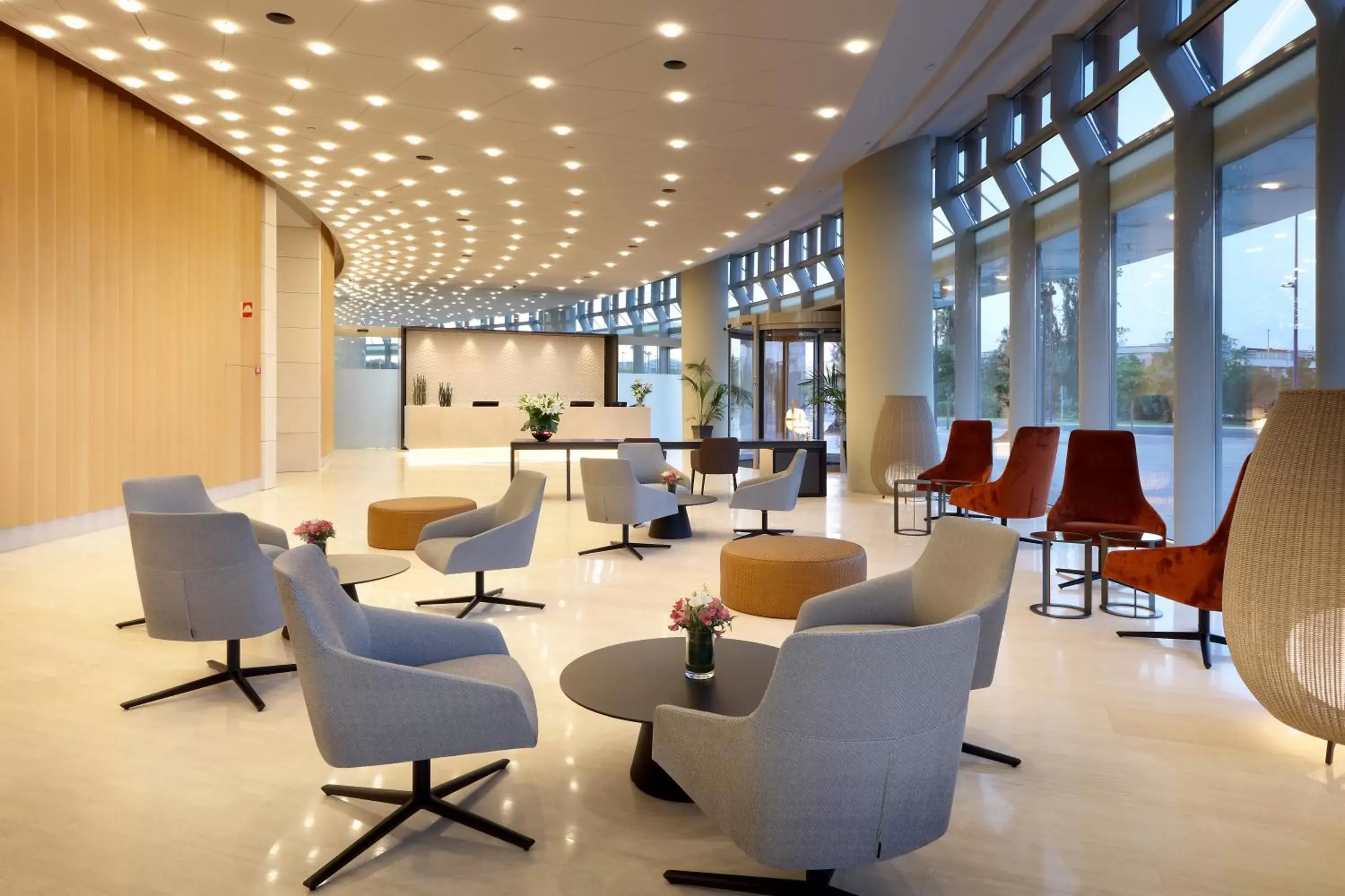 Lobby or reception, Lounge/Bar in Eurostars Torre Sevilla