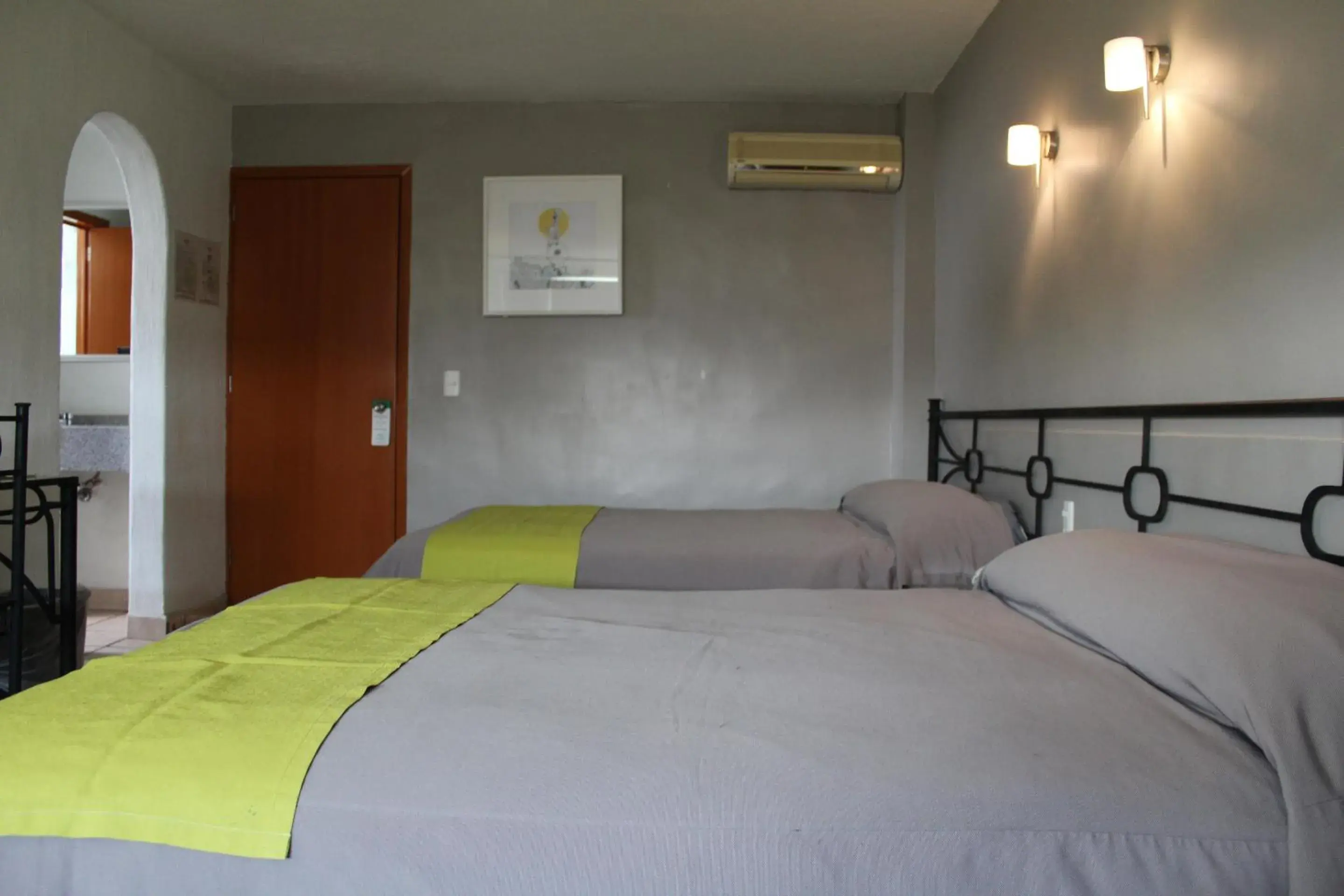 Bedroom, Bed in Hotel Arboledas Expo