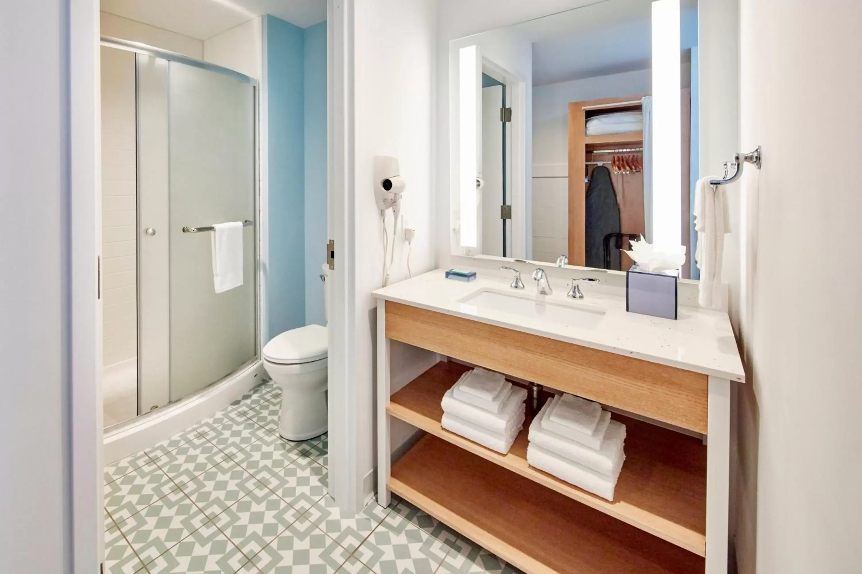 Bathroom in Universal’s Endless Summer Resort – Dockside Inn and Suites