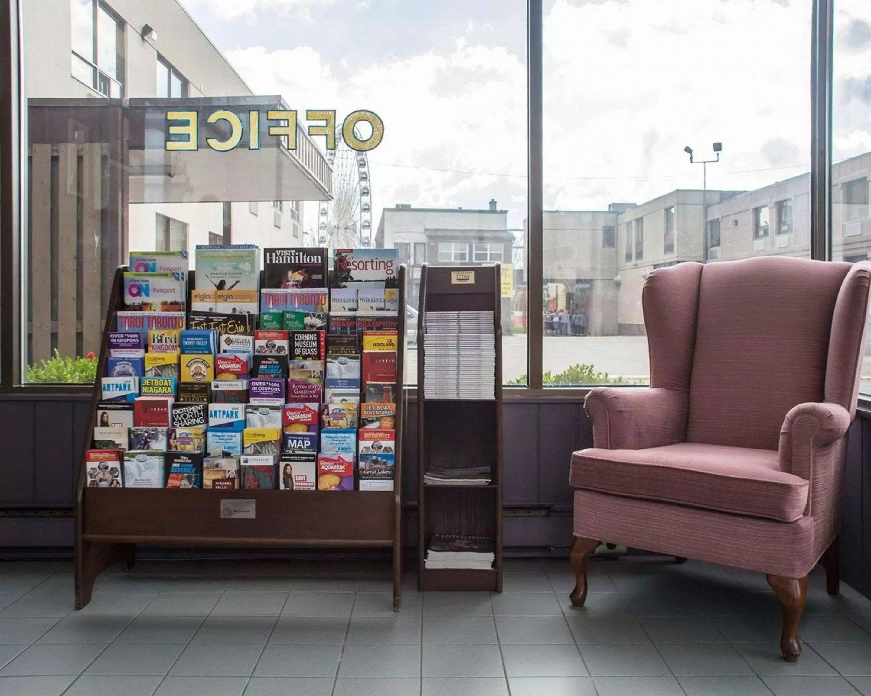 Lobby or reception in Econo Lodge by the Falls