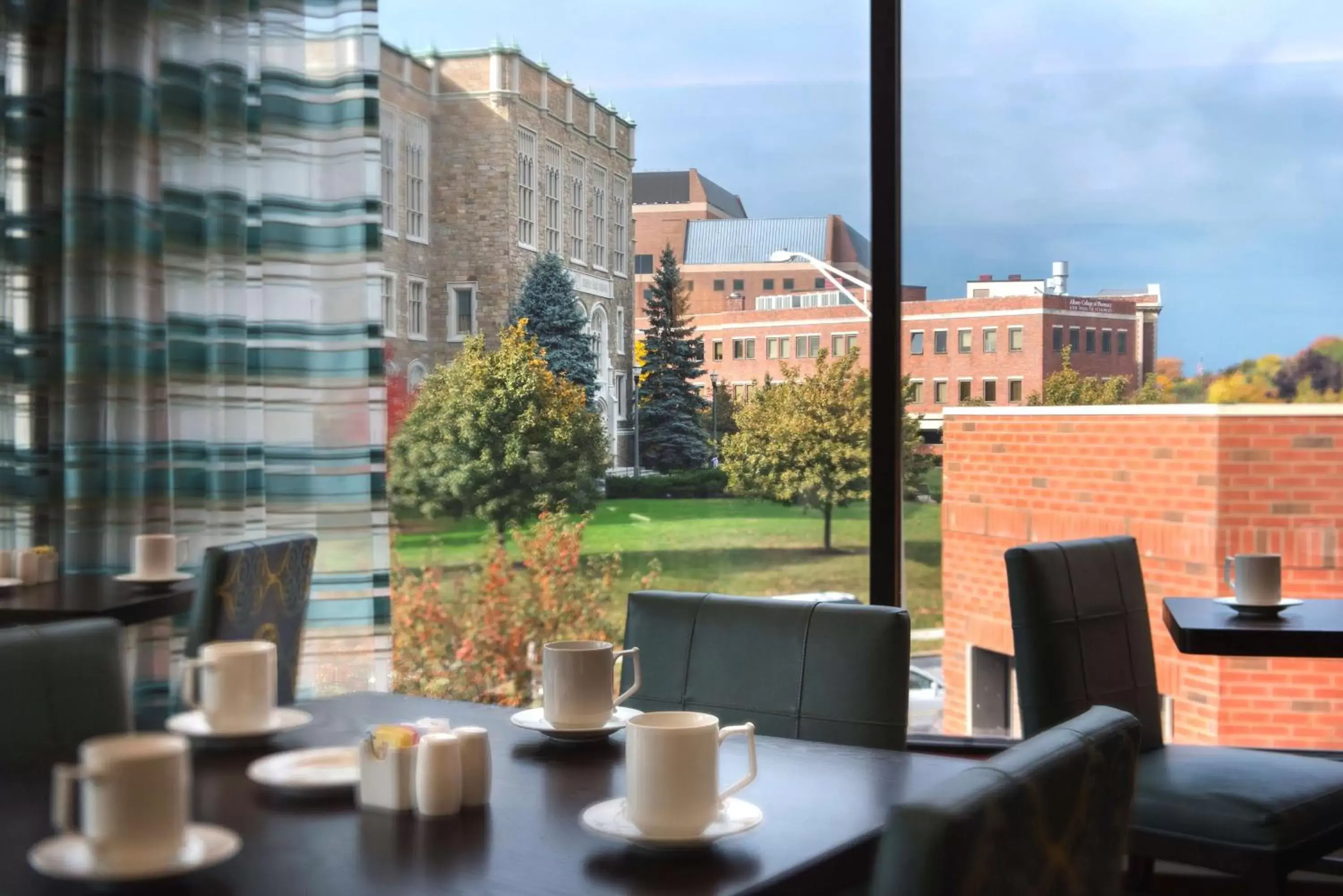 Dining area in Hilton Garden Inn Albany Medical Center