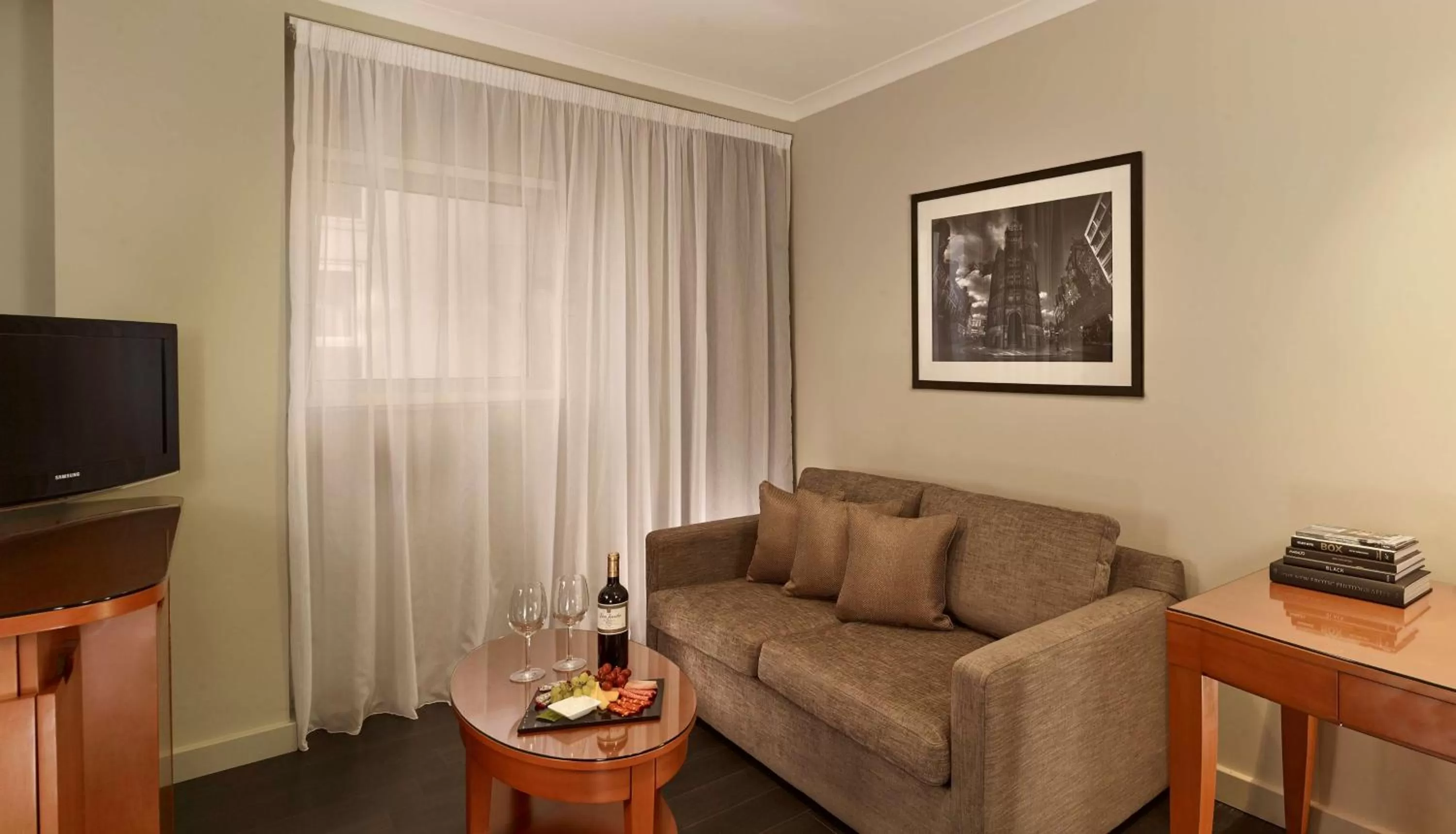 Photo of the whole room in Park Plaza Nottingham