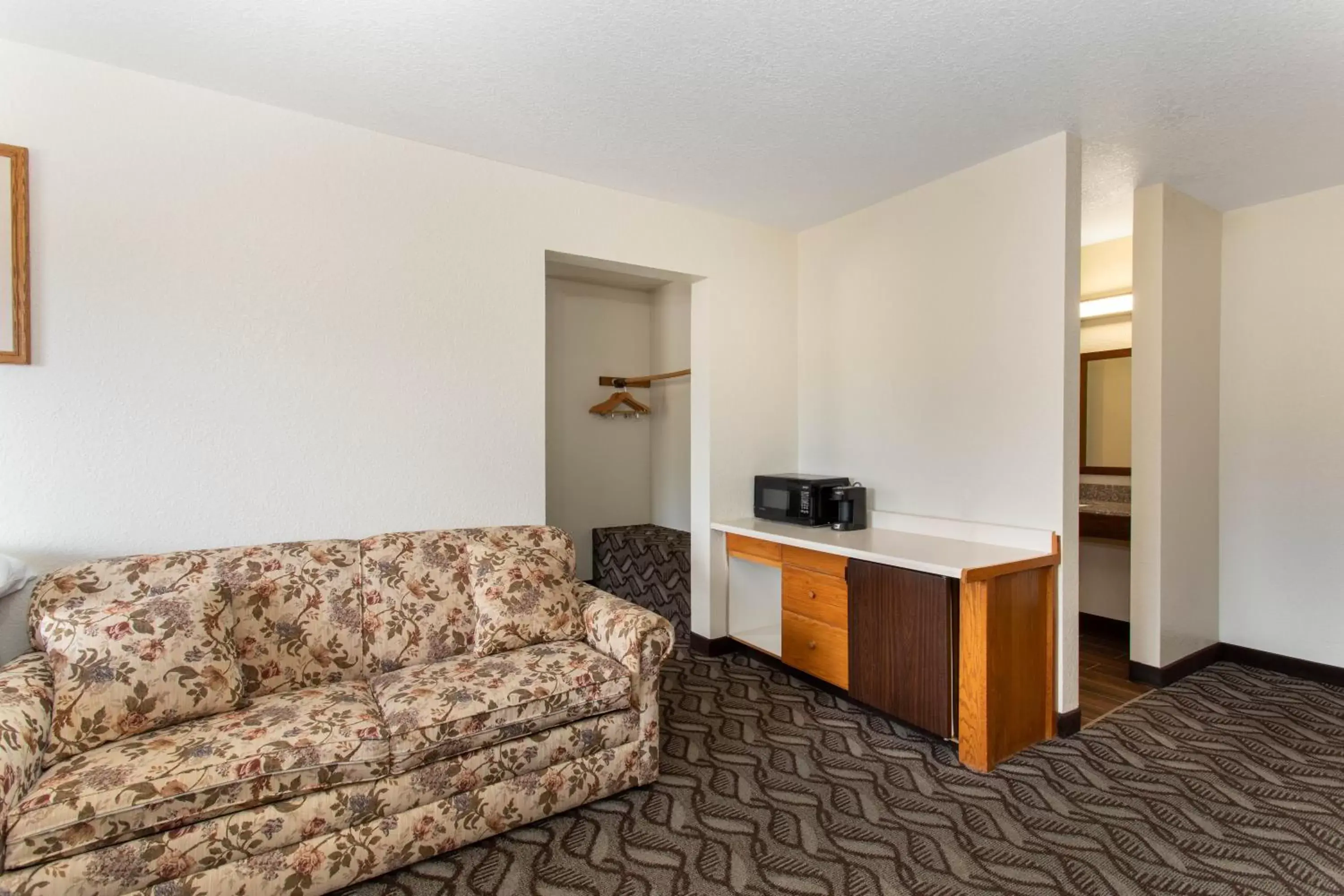Seating Area in Super 8 by Wyndham Dubois