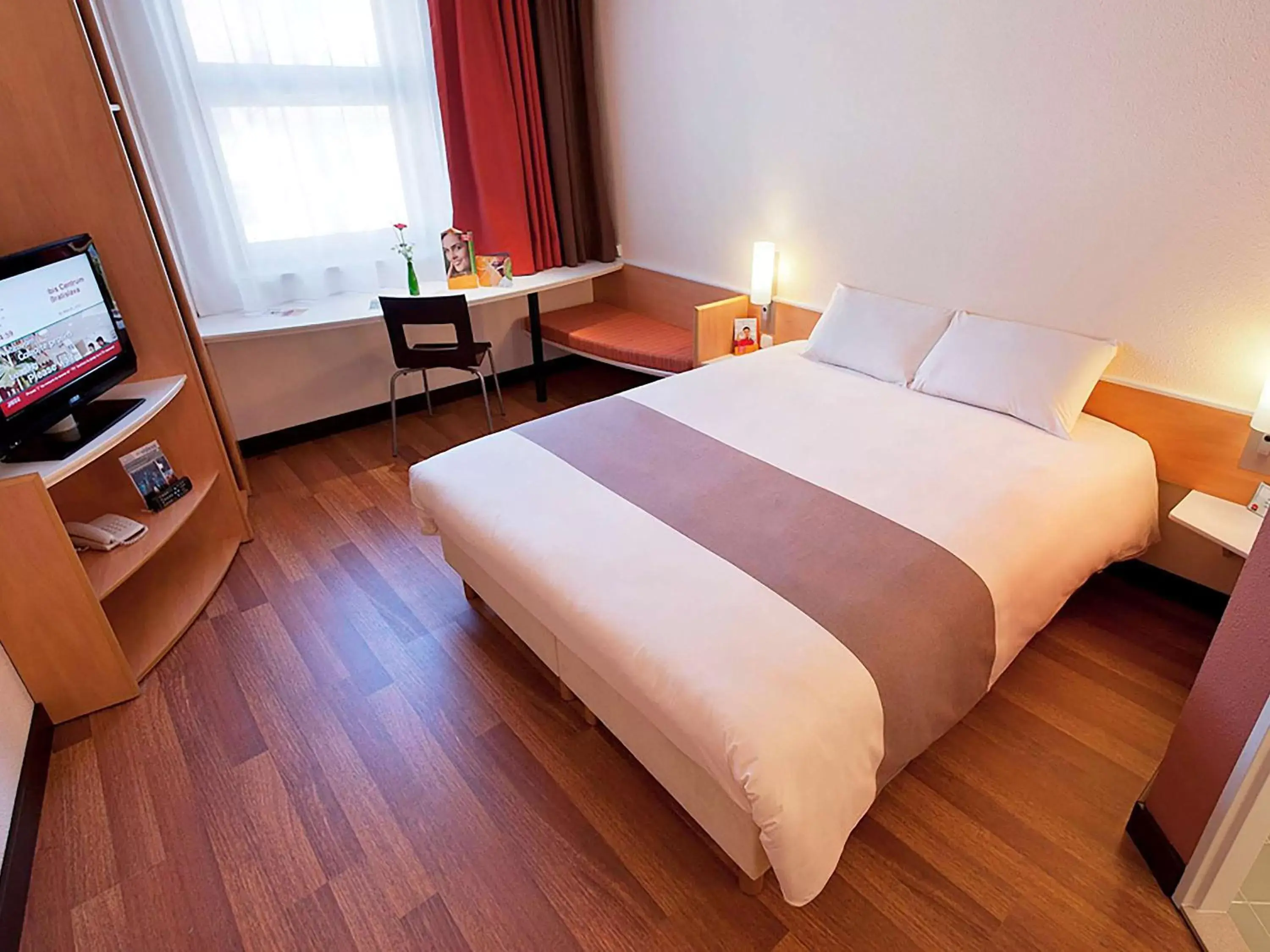 Photo of the whole room, Bed in Ibis Bratislava Centrum