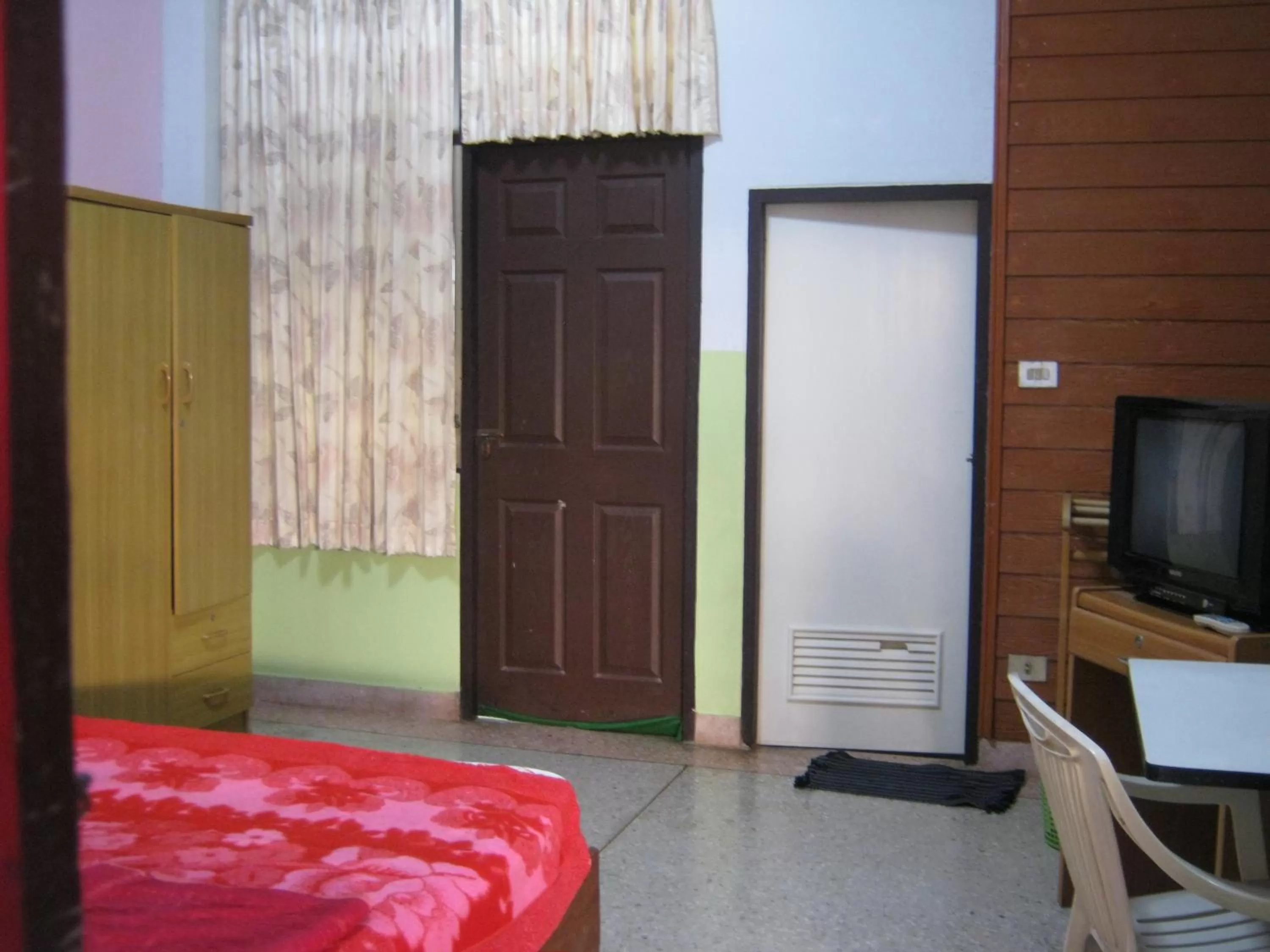 Bedroom, Bed in Sataya Apartment