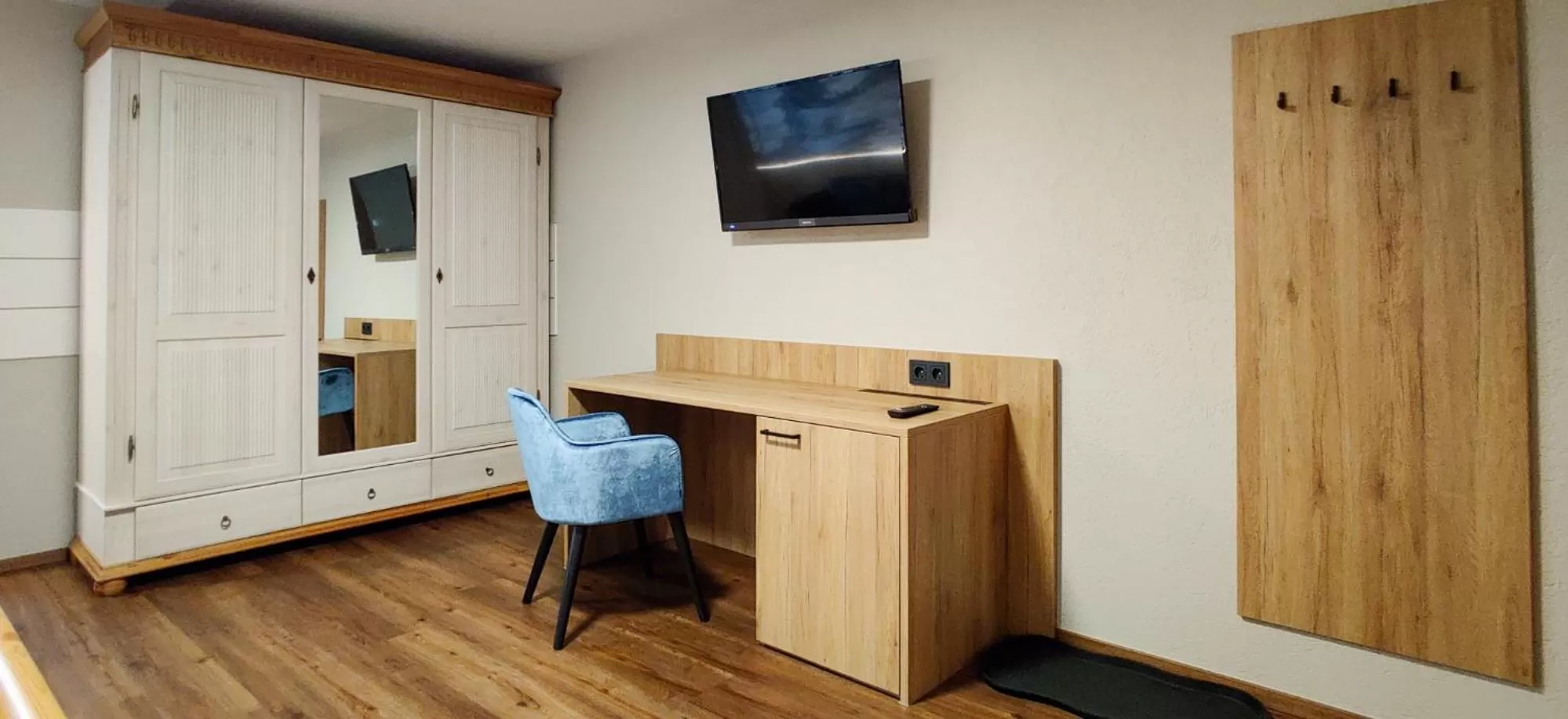 TV/Entertainment Center in Braustube Wehle