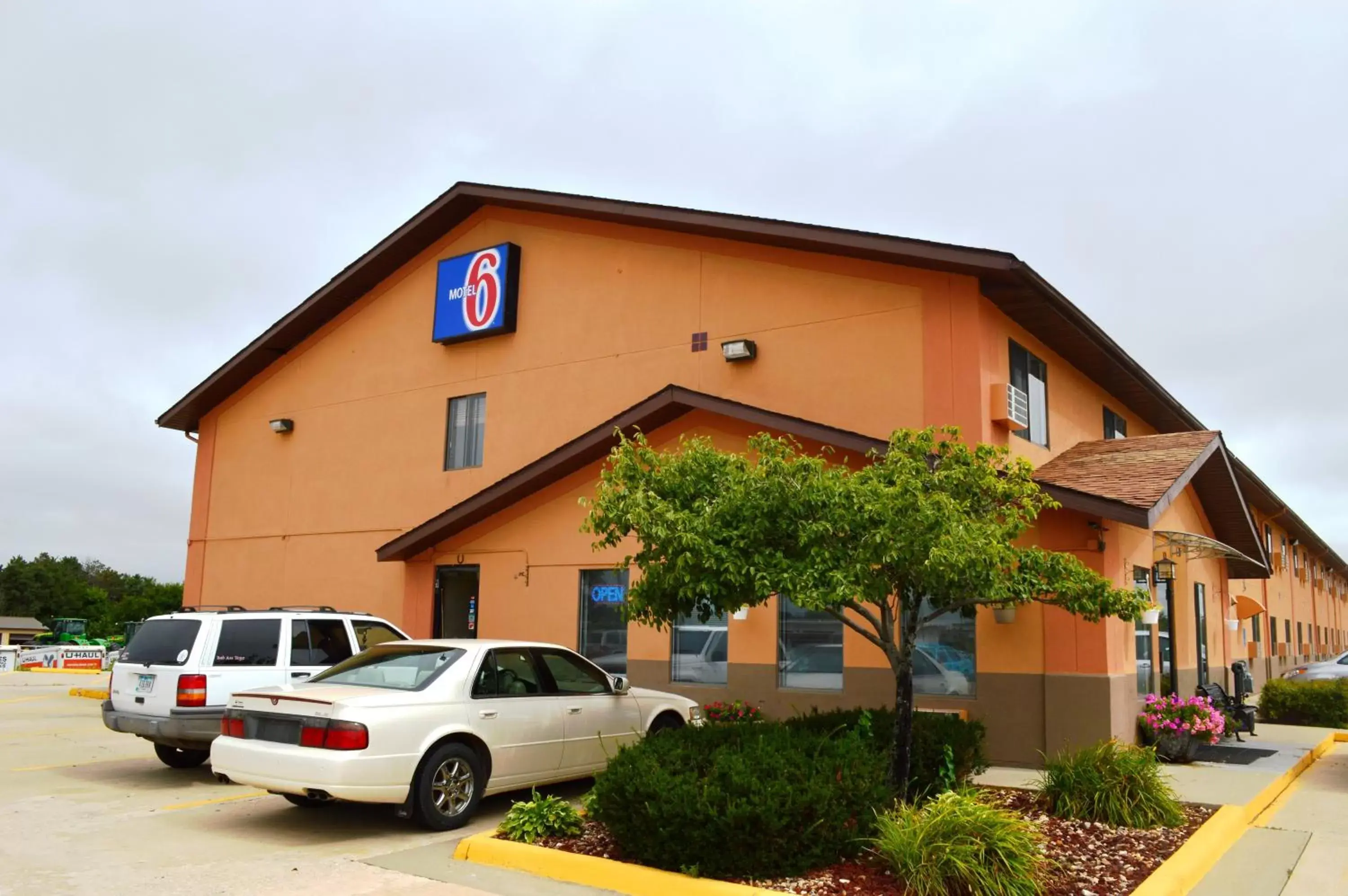 Facade/entrance, Property Building in Motel 6-Marshalltown, IA