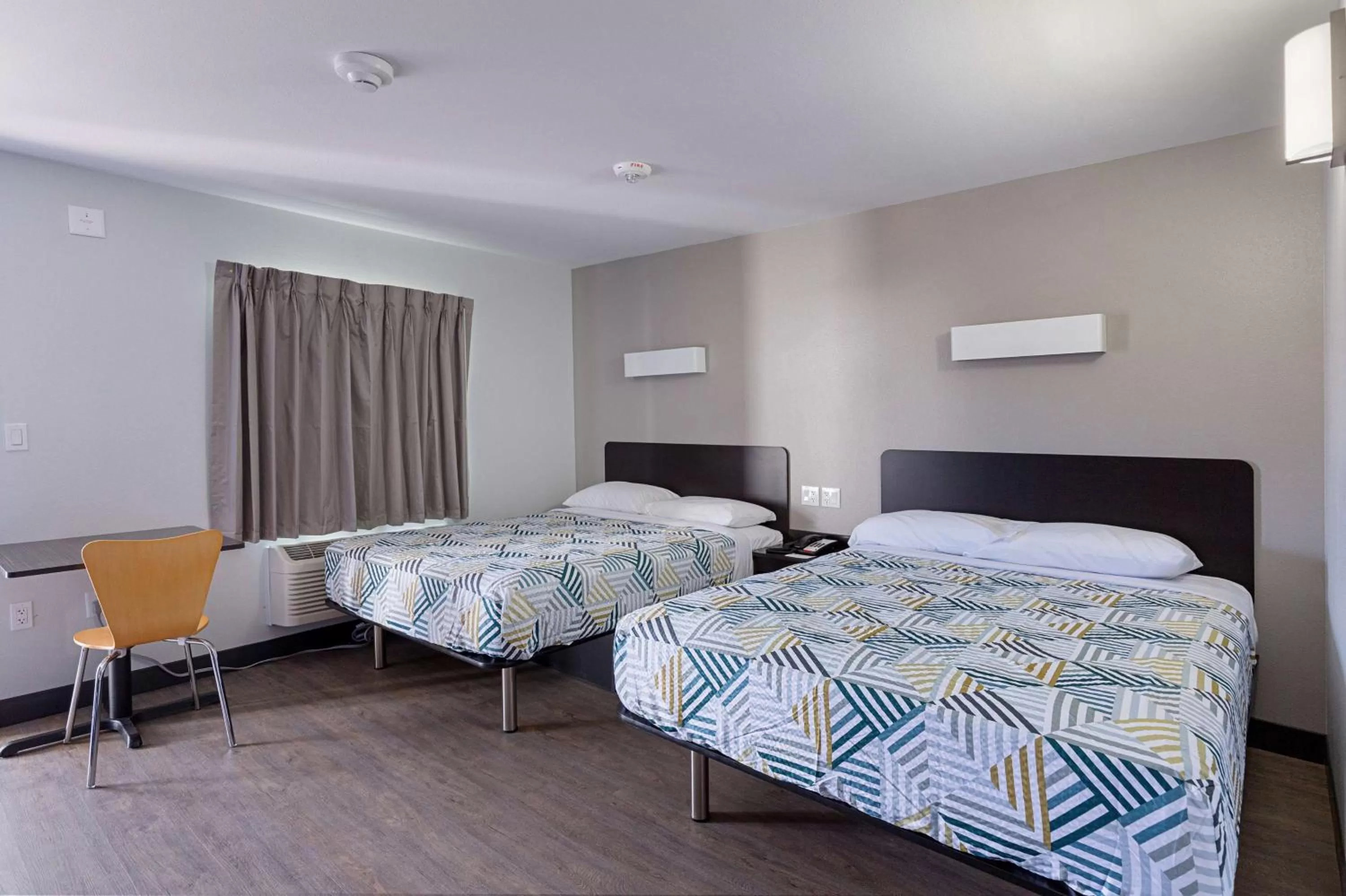 Photo of the whole room, Bed in Motel 6-Show Low, AZ