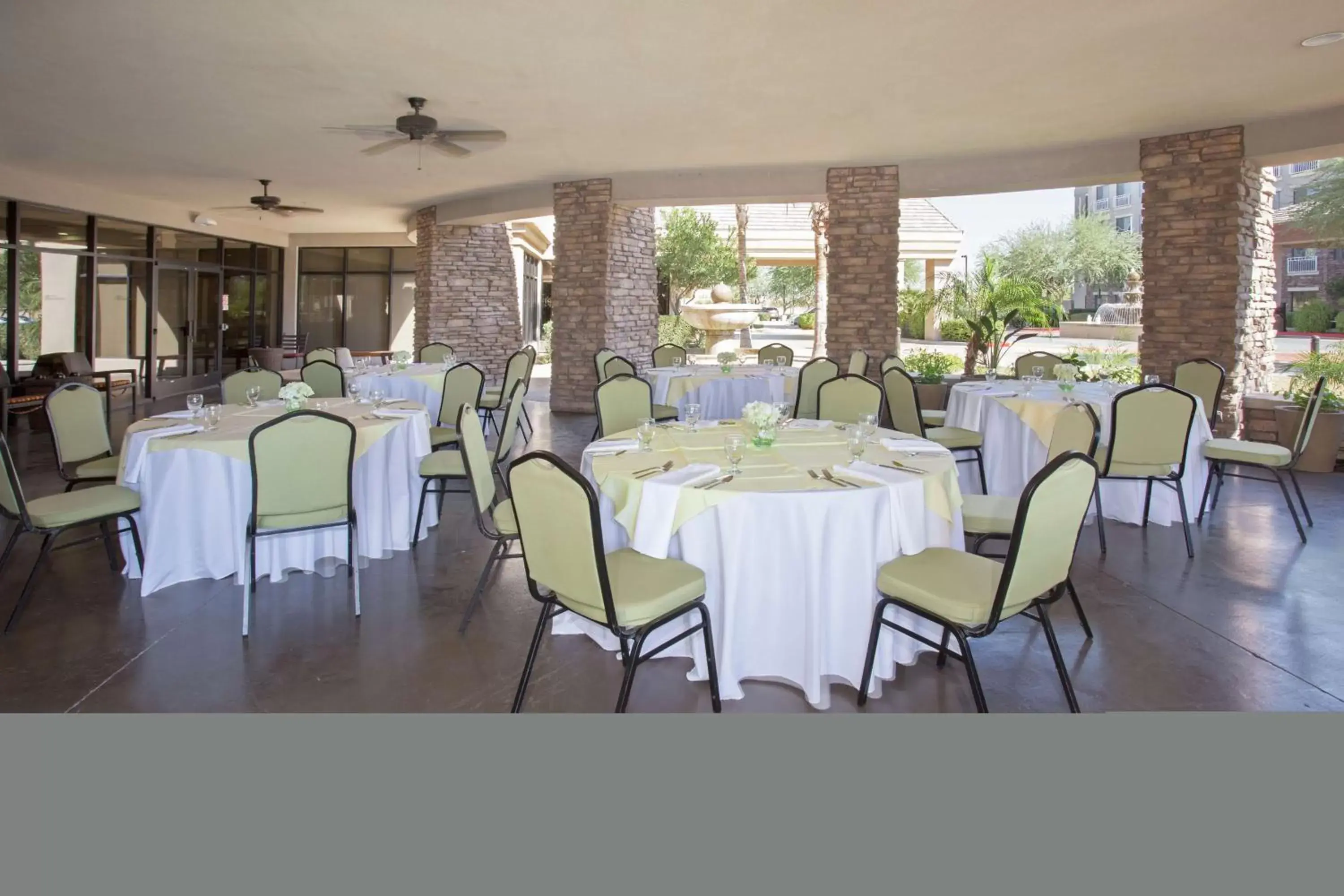 Meeting/conference room, Restaurant/Places to Eat in Hilton Garden Inn Phoenix/Avondale