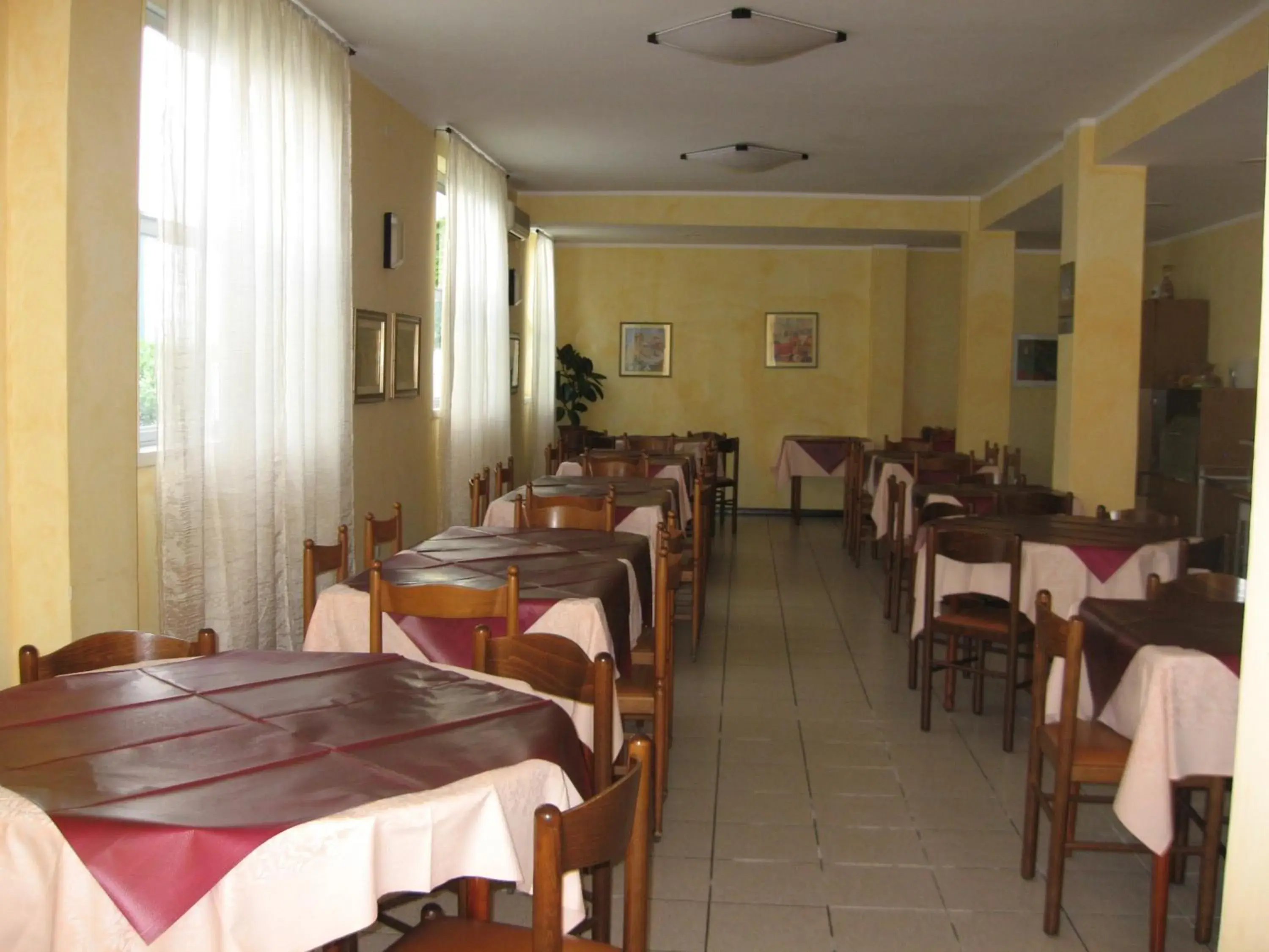 Restaurant/Places to Eat in Hotel Eleonora