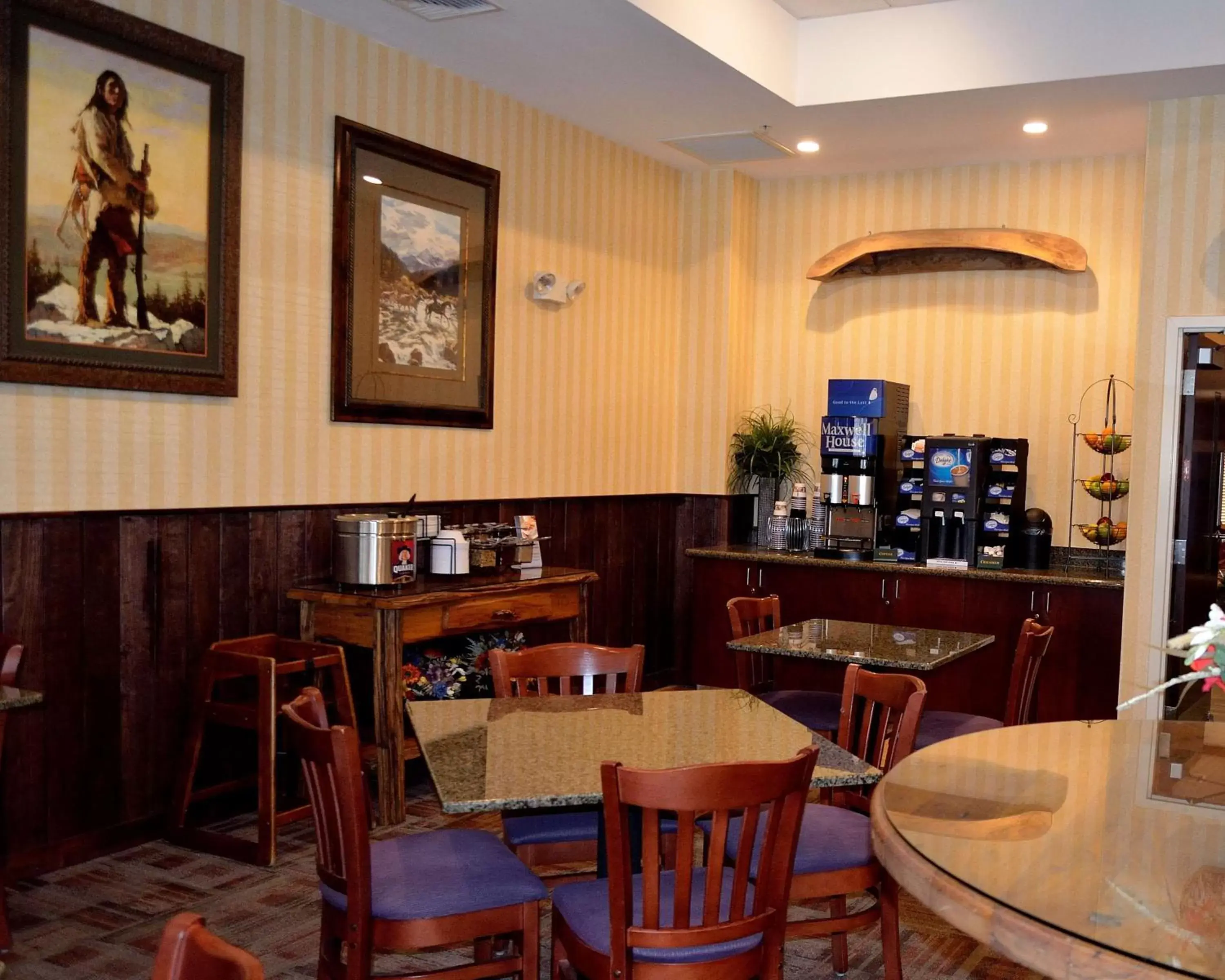 Restaurant/Places to Eat in Best Western Plus Crossroads Inn & Suites