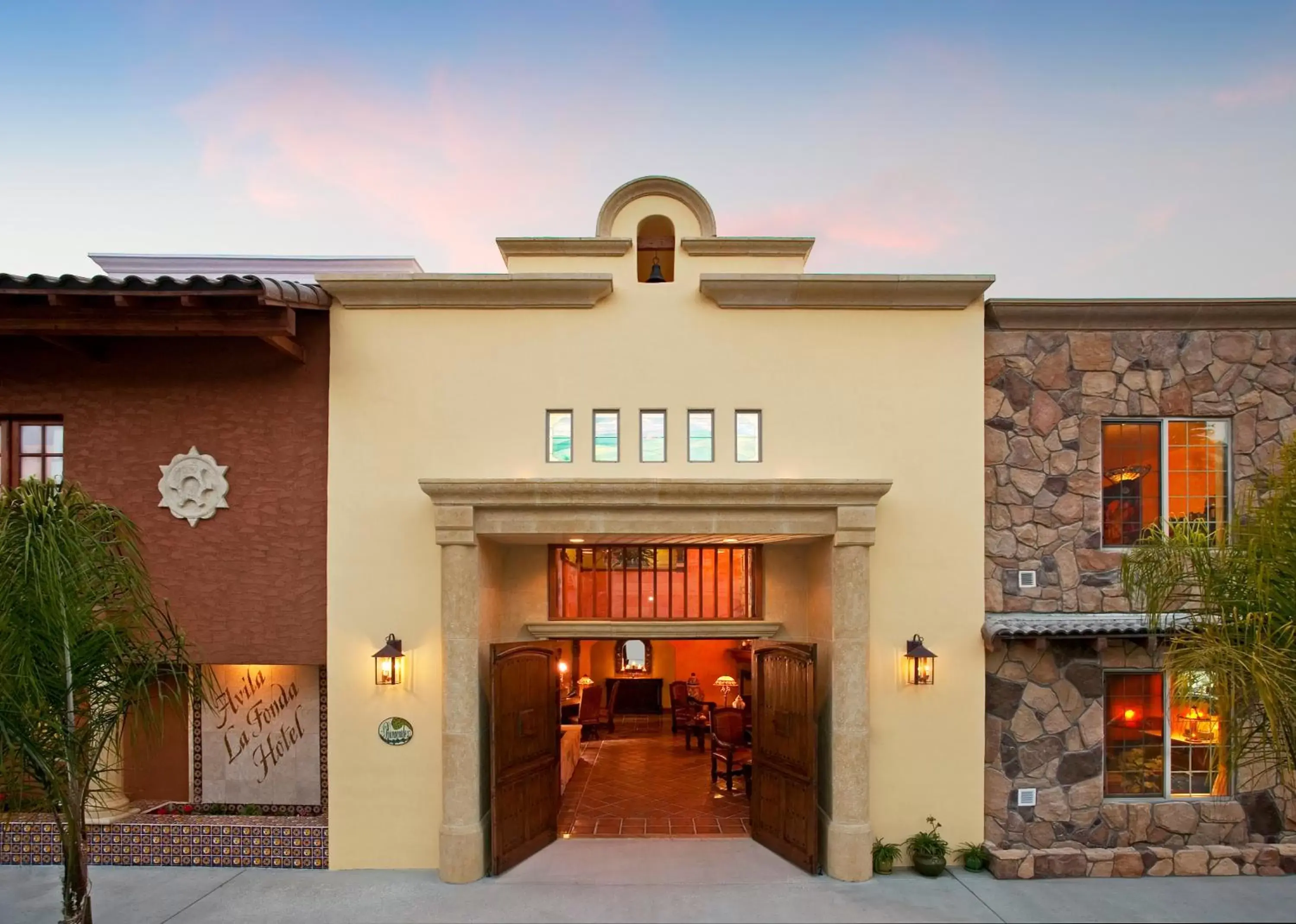 Facade/entrance in Avila La Fonda Hotel