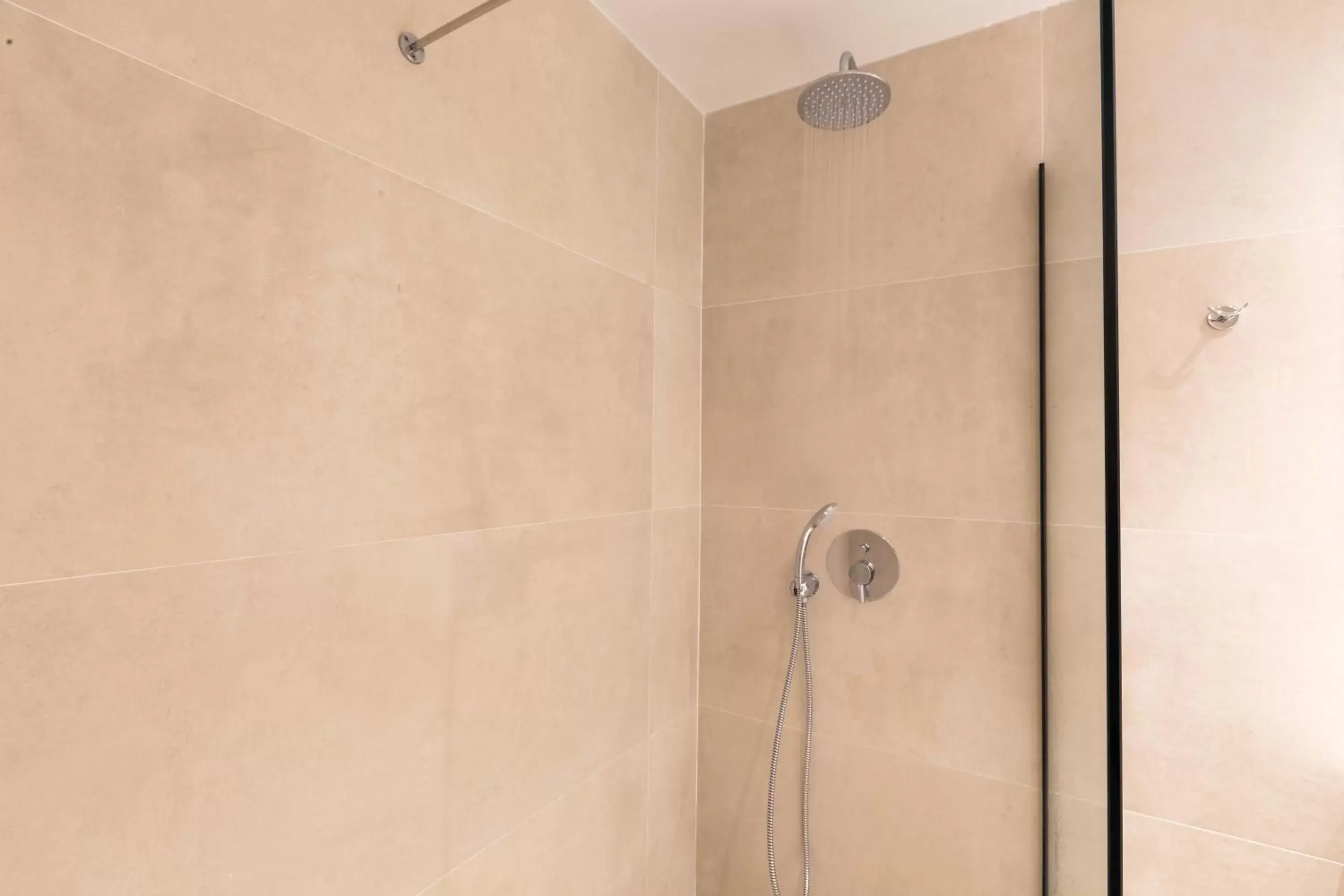 Shower, Bathroom in Calmare suites