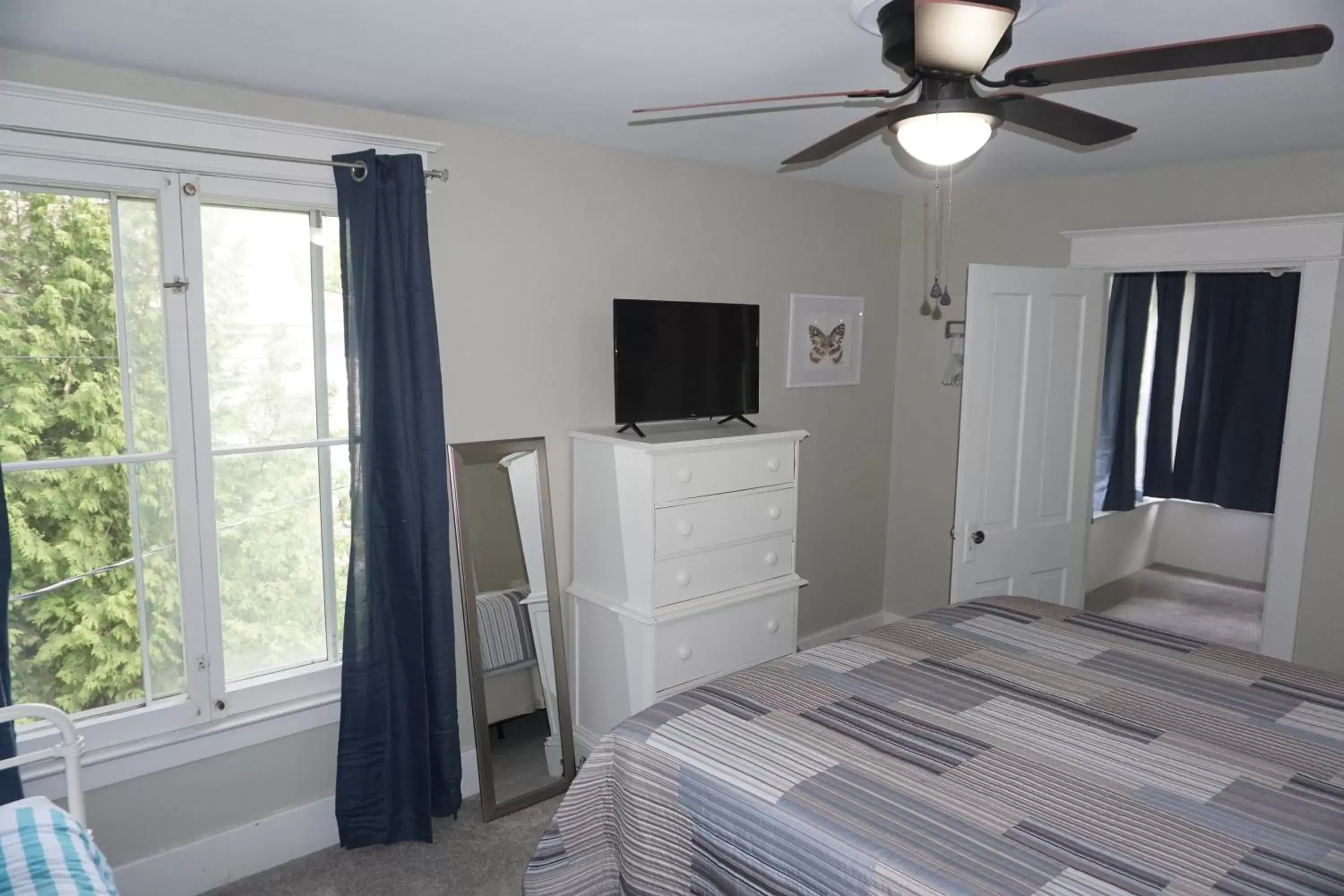 Bedroom, Bed in Charlevoix House - The Northside