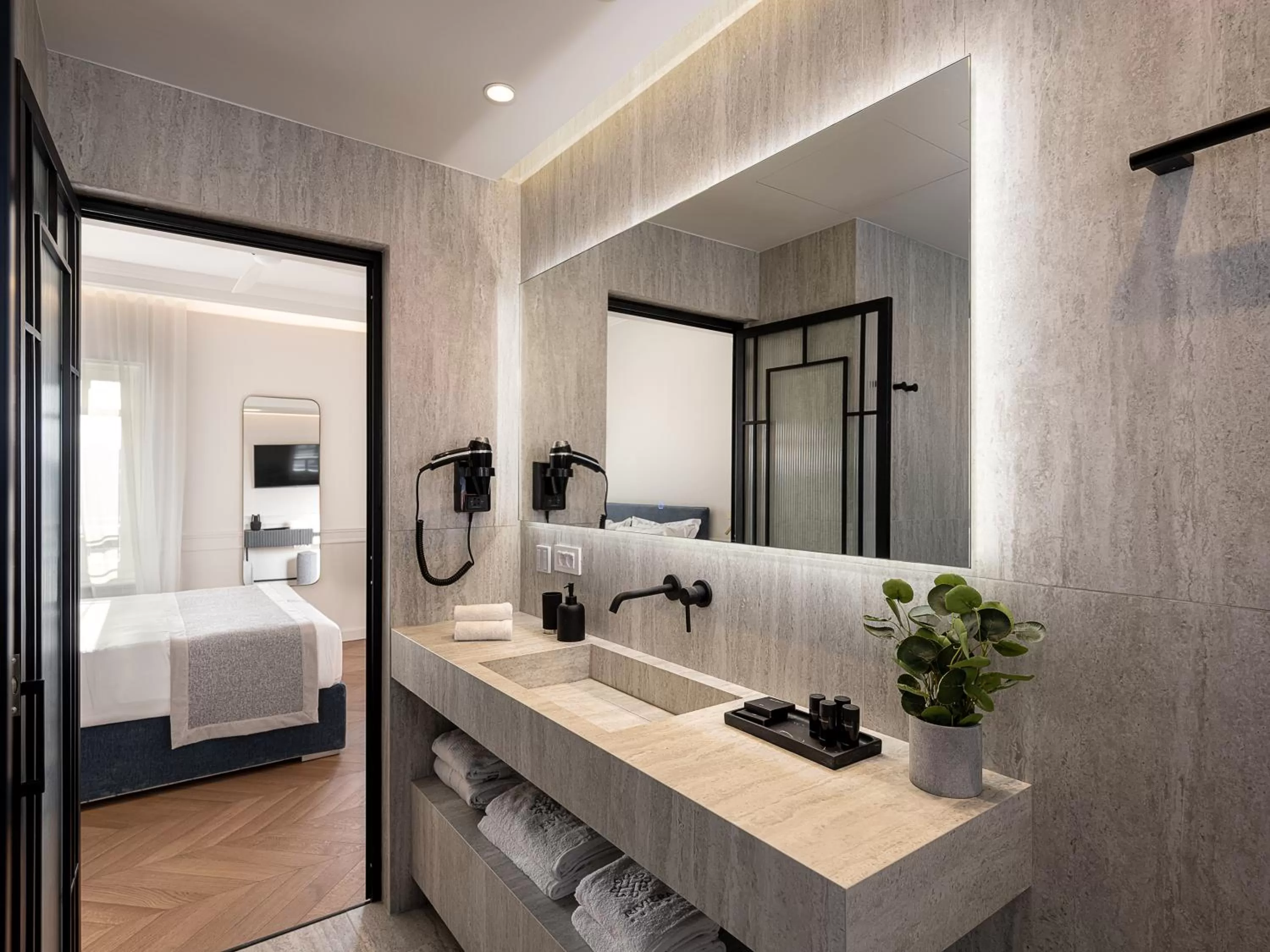 Bathroom, Bed in Riviera Suites