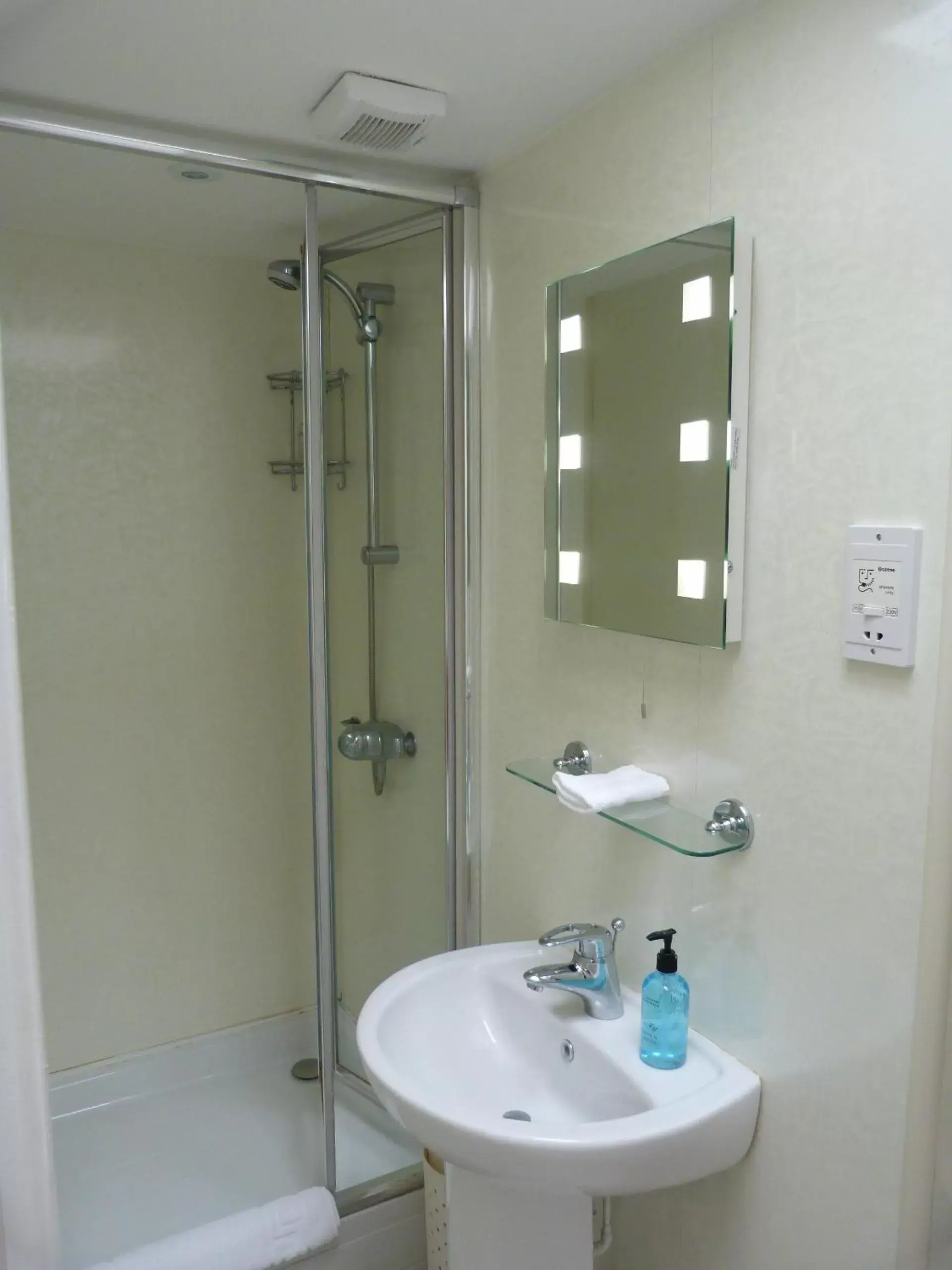 Shower, Bathroom in Cameley Lodge - Self Catering