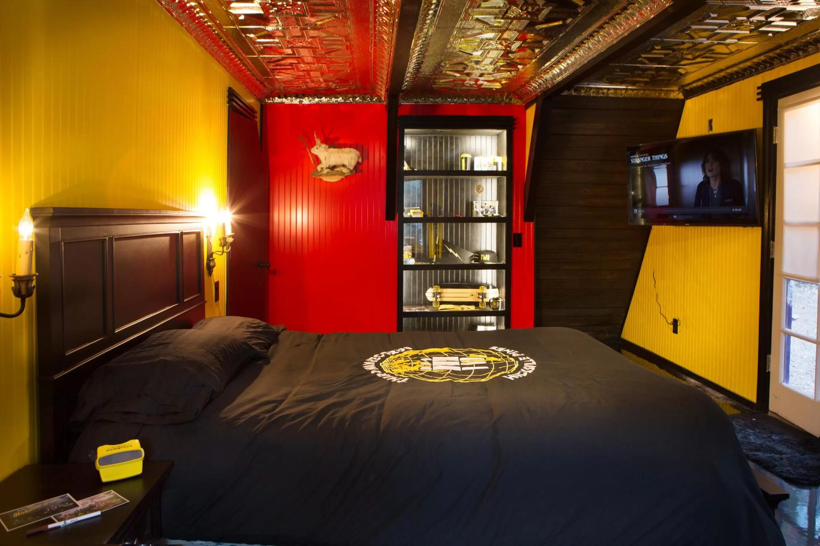 Bed in Hicksville Pines Chalets & Motel