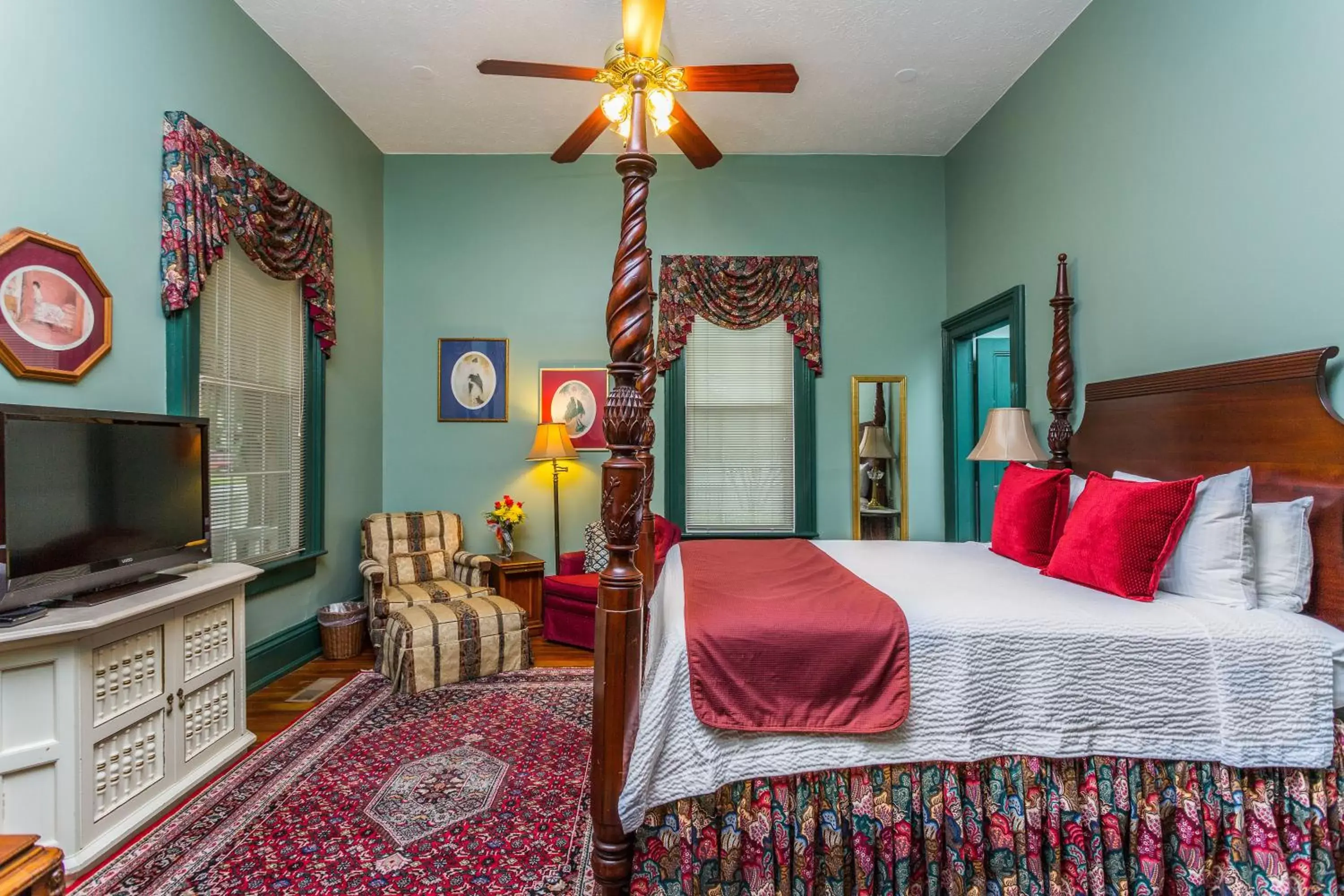 Queen Room with Spa Bath - Room 100 in Spencer House Inn Queen Room with Spa Bath - Room 100 in Spencer House Inn