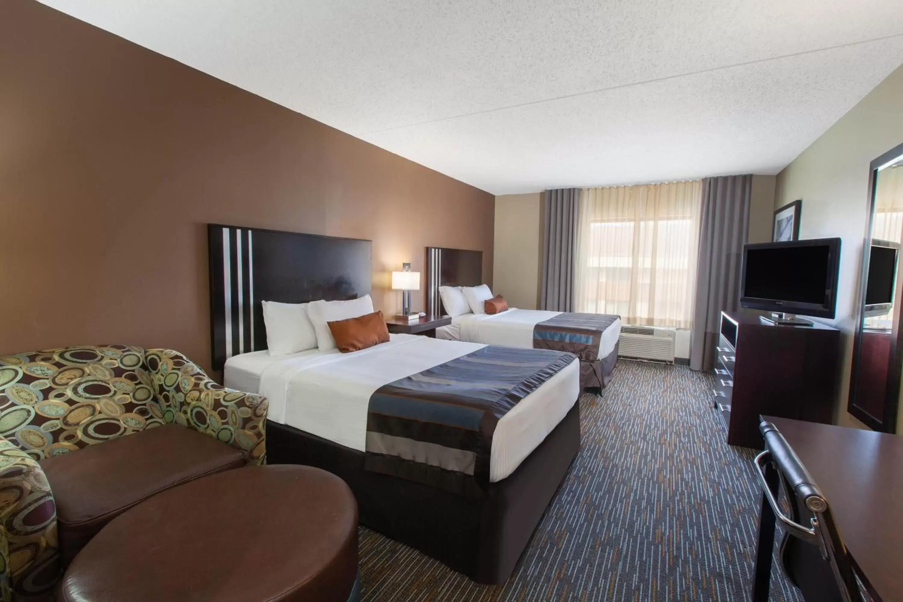 TV and multimedia, Bed in Wingate by Wyndham Oklahoma City Airport TV and multimedia, Bed in Wingate by Wyndham Oklahoma City Airport