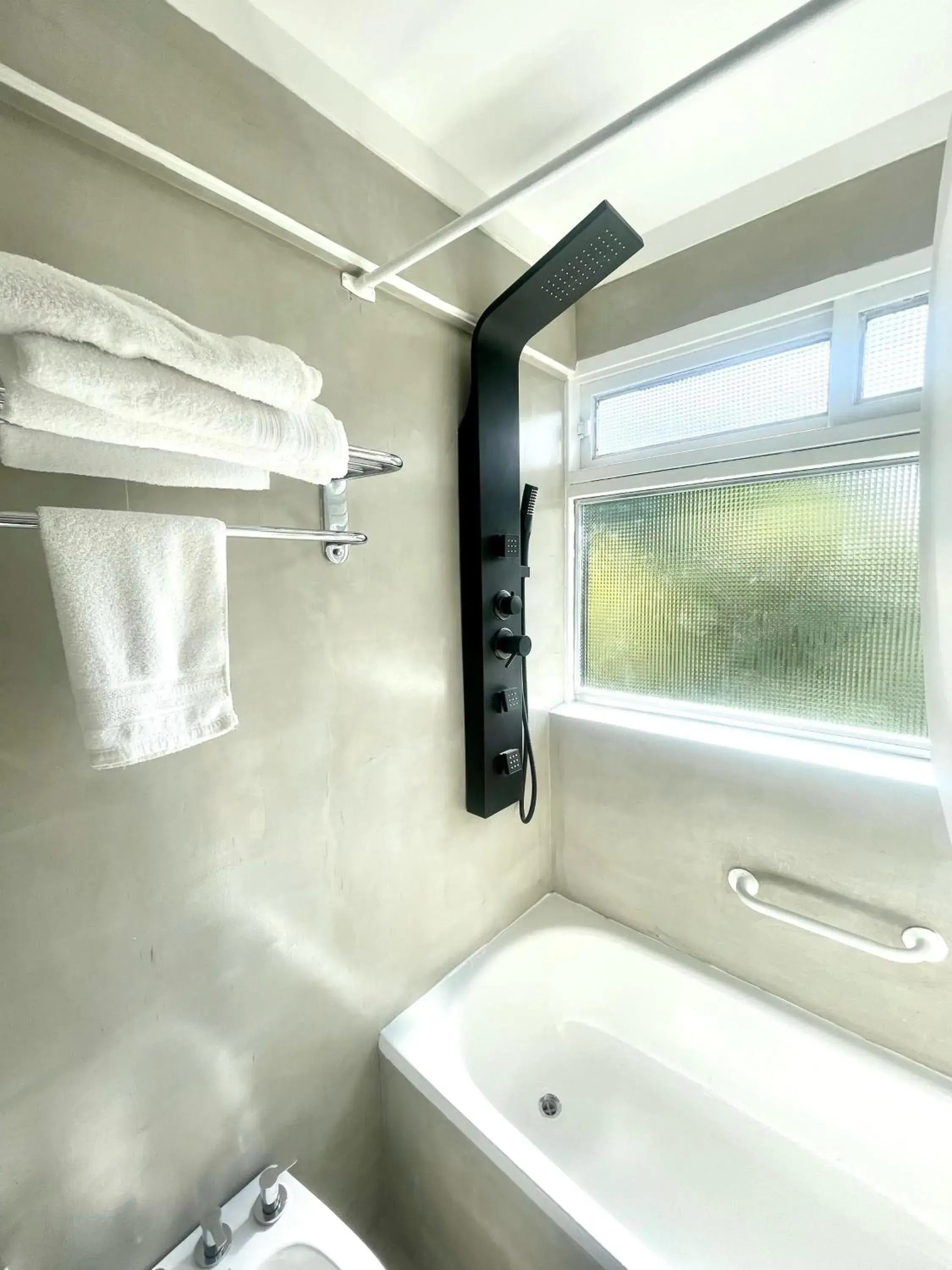 Bathroom in Golf Tower Suites & Apartments