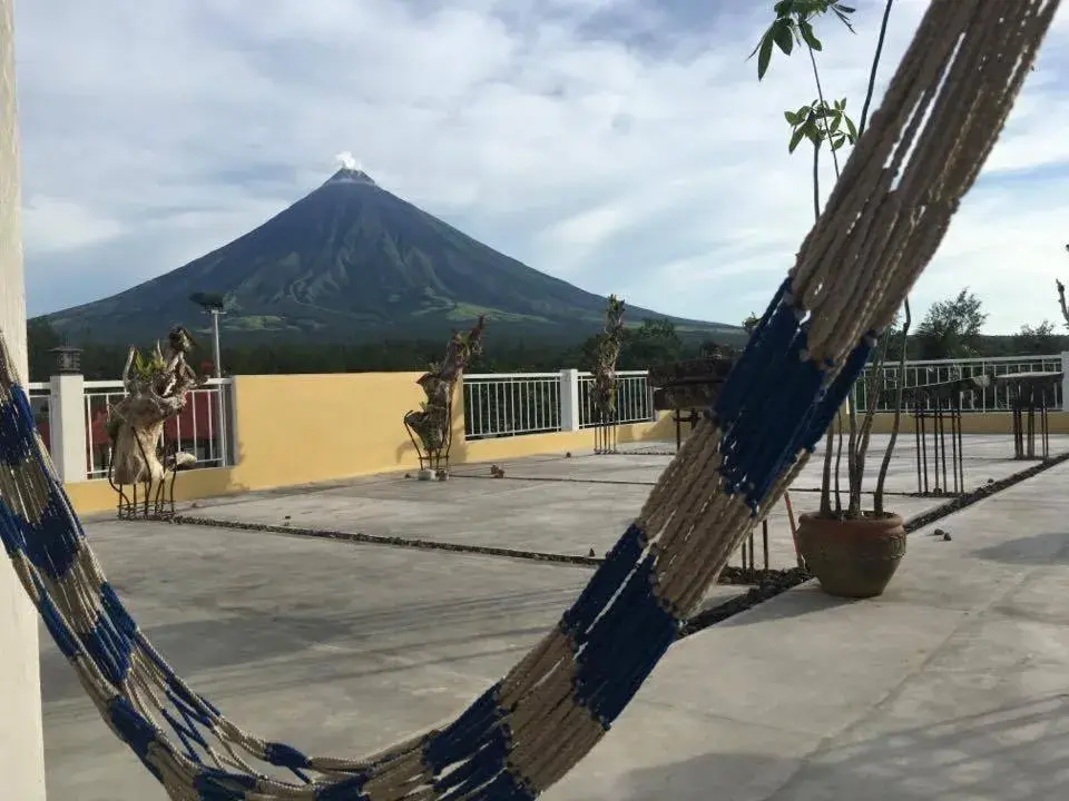 Mountain view in Mayon Lodging House