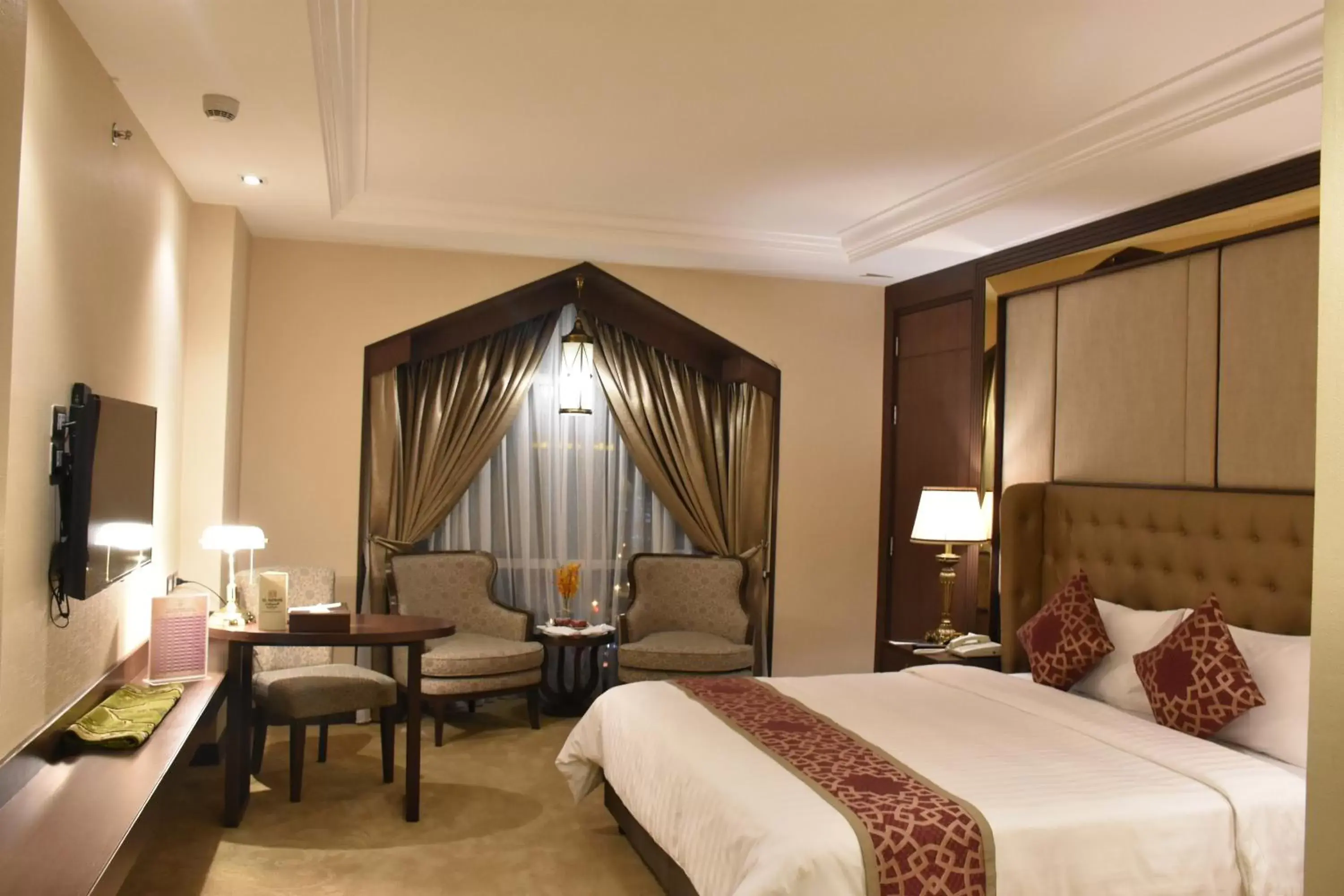 Bed in Al Meroz Hotel Bangkok - The Leading Halal Hotel