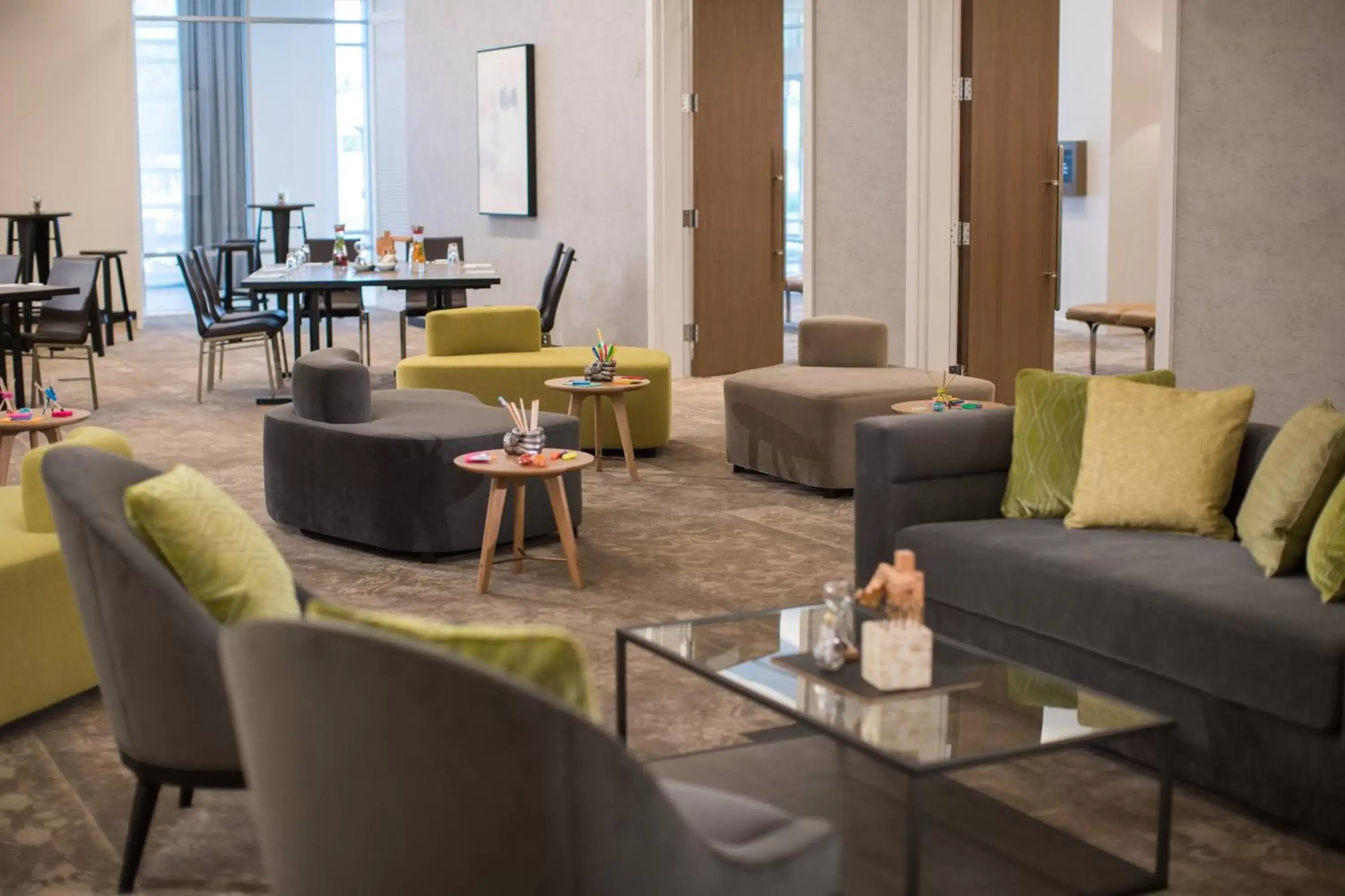 Meeting/conference room, Lounge/Bar in Renaissance Atlanta Airport Gateway Hotel