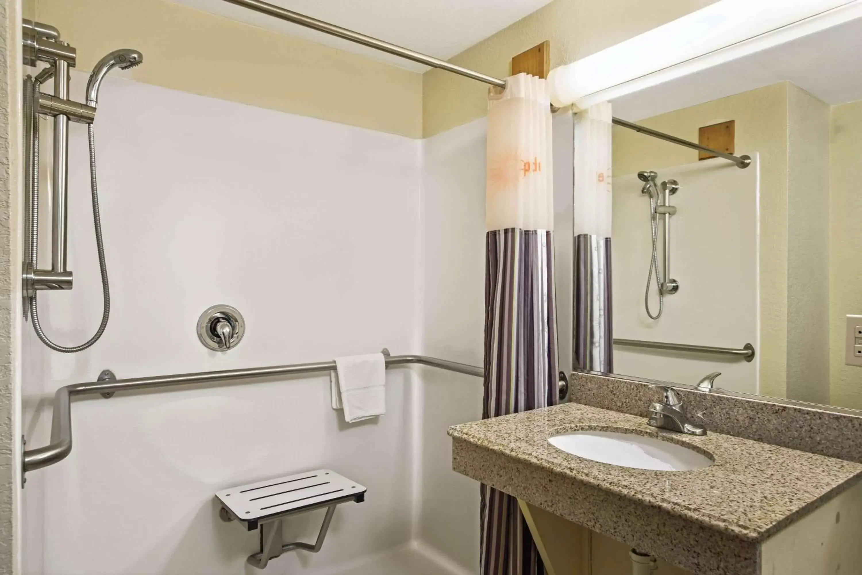 Shower, Bathroom in La Quinta by Wyndham Salina