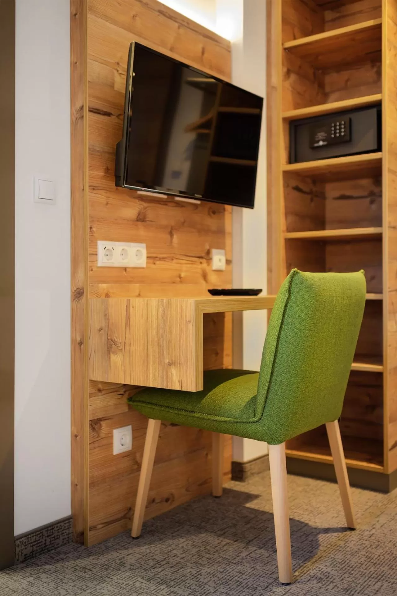 TV and multimedia in ApartHotel Rose