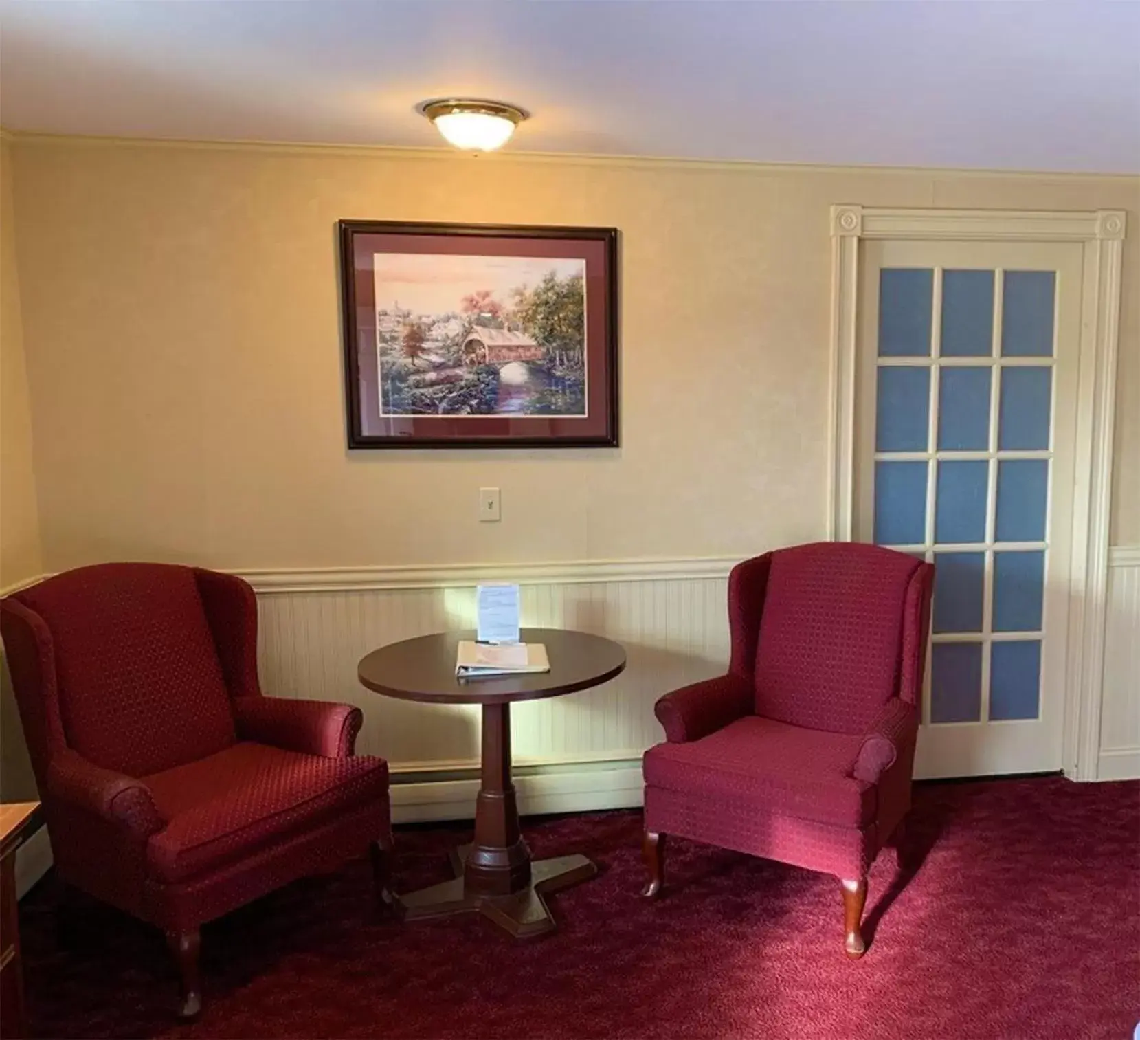 Seating Area in SHERWOOD MOTEL