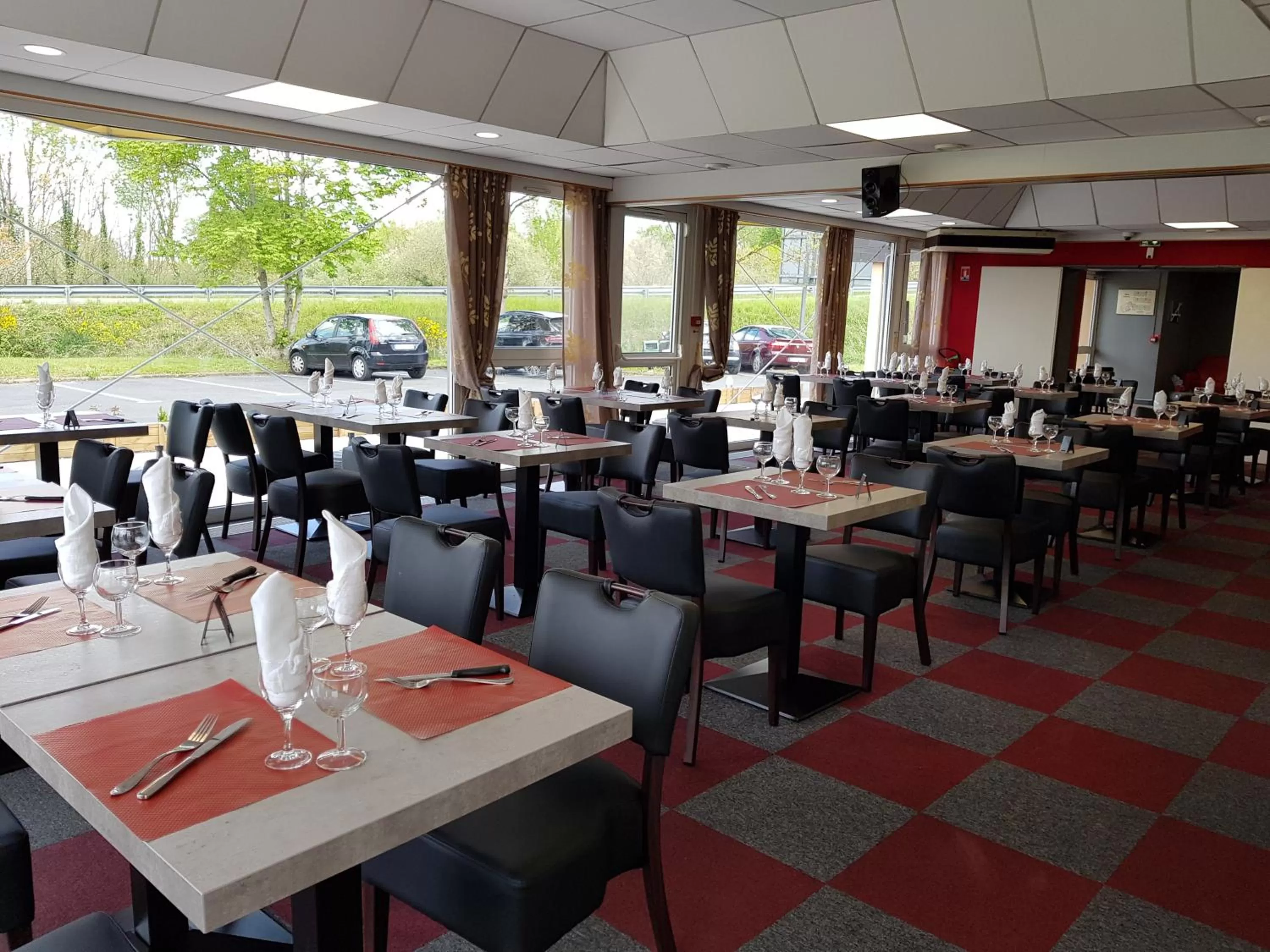 Restaurant/places to eat in Astrotel Romorantin-Lanthenay Soirée étape