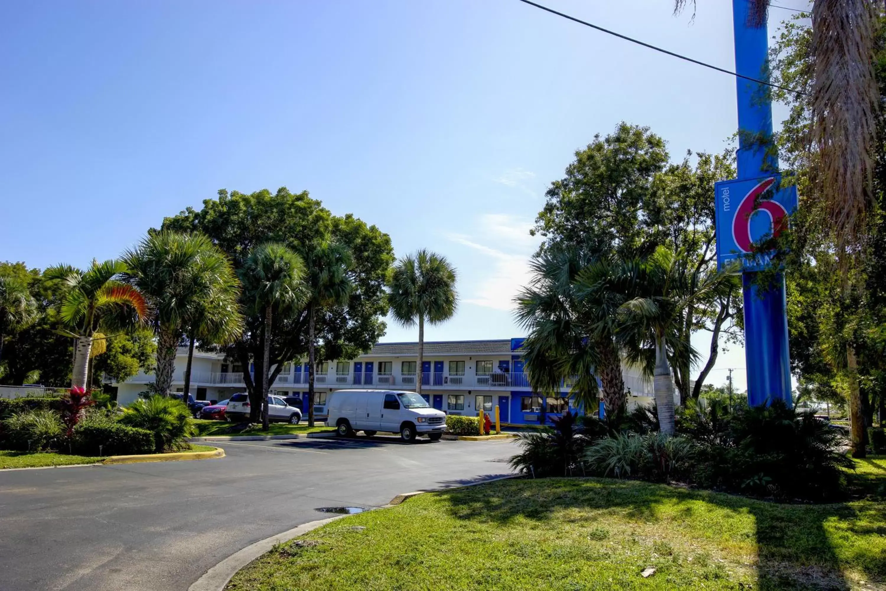 Facade/entrance, Property Building in Motel 6-Lantana, FL