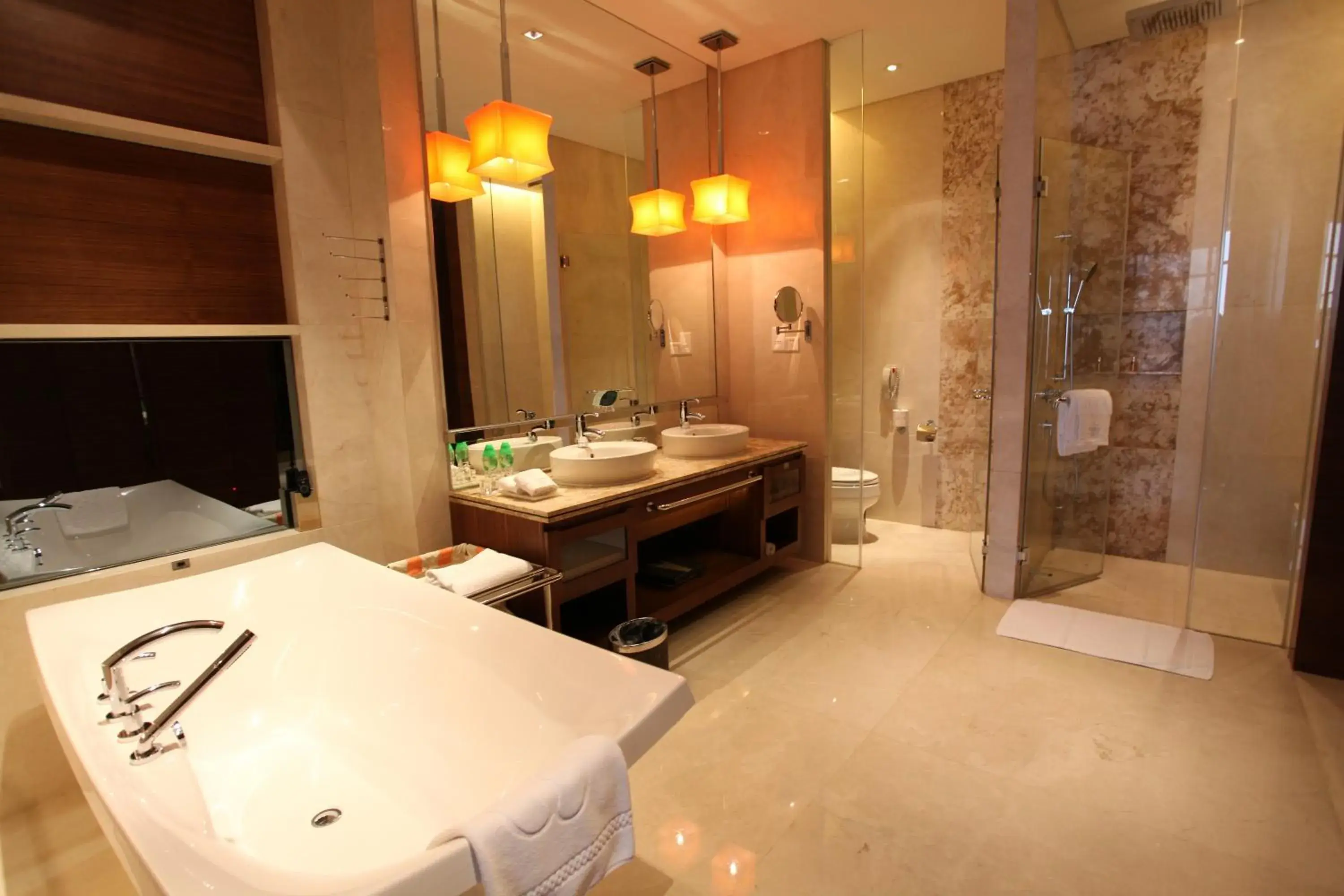 Bathroom in HJ International Hotel