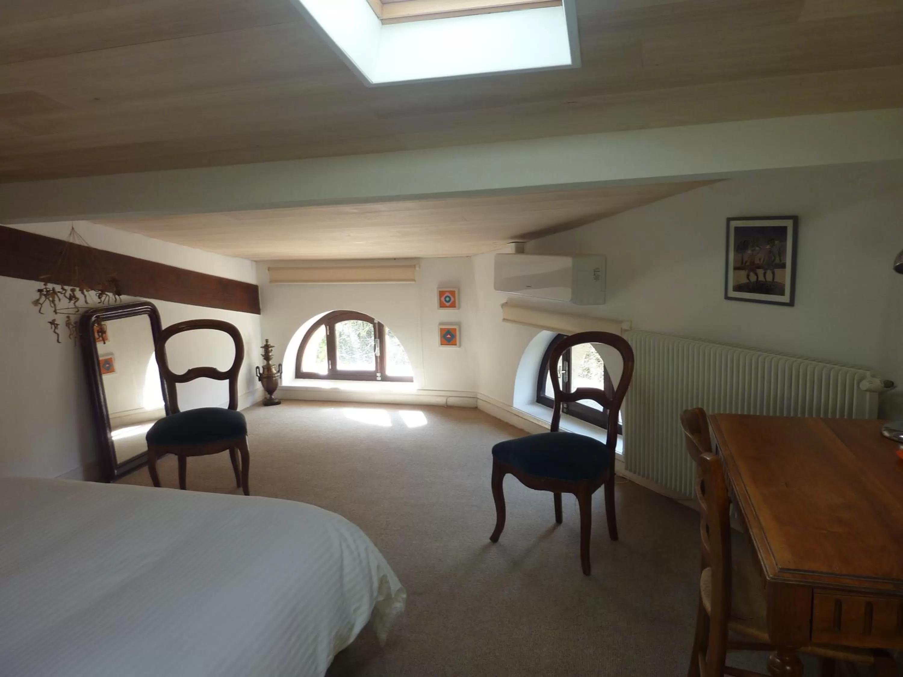 Photo of the whole room, Seating Area in Beaux Chênes