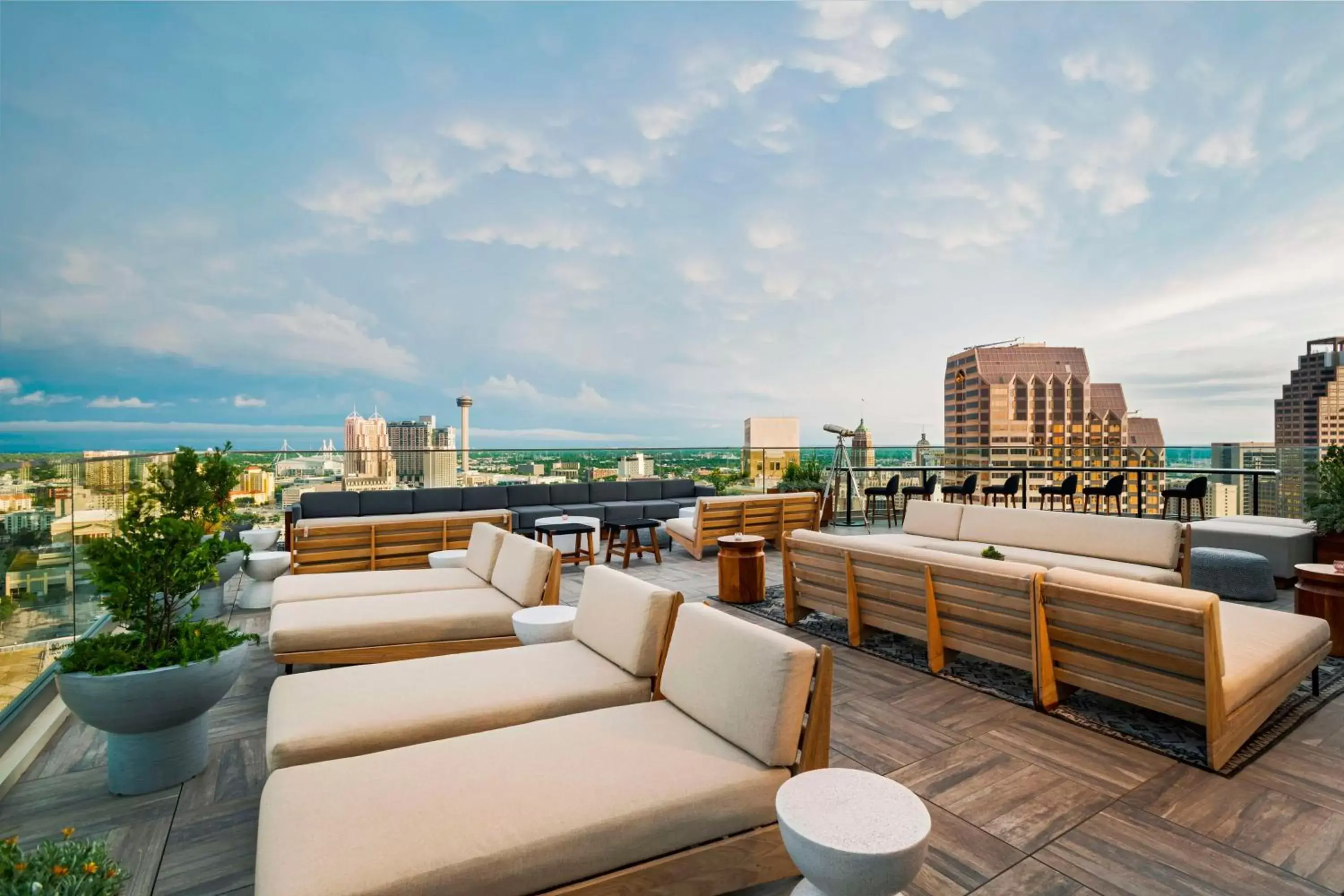 Lounge or bar in Thompson San Antonio - Riverwalk, part of Hyatt