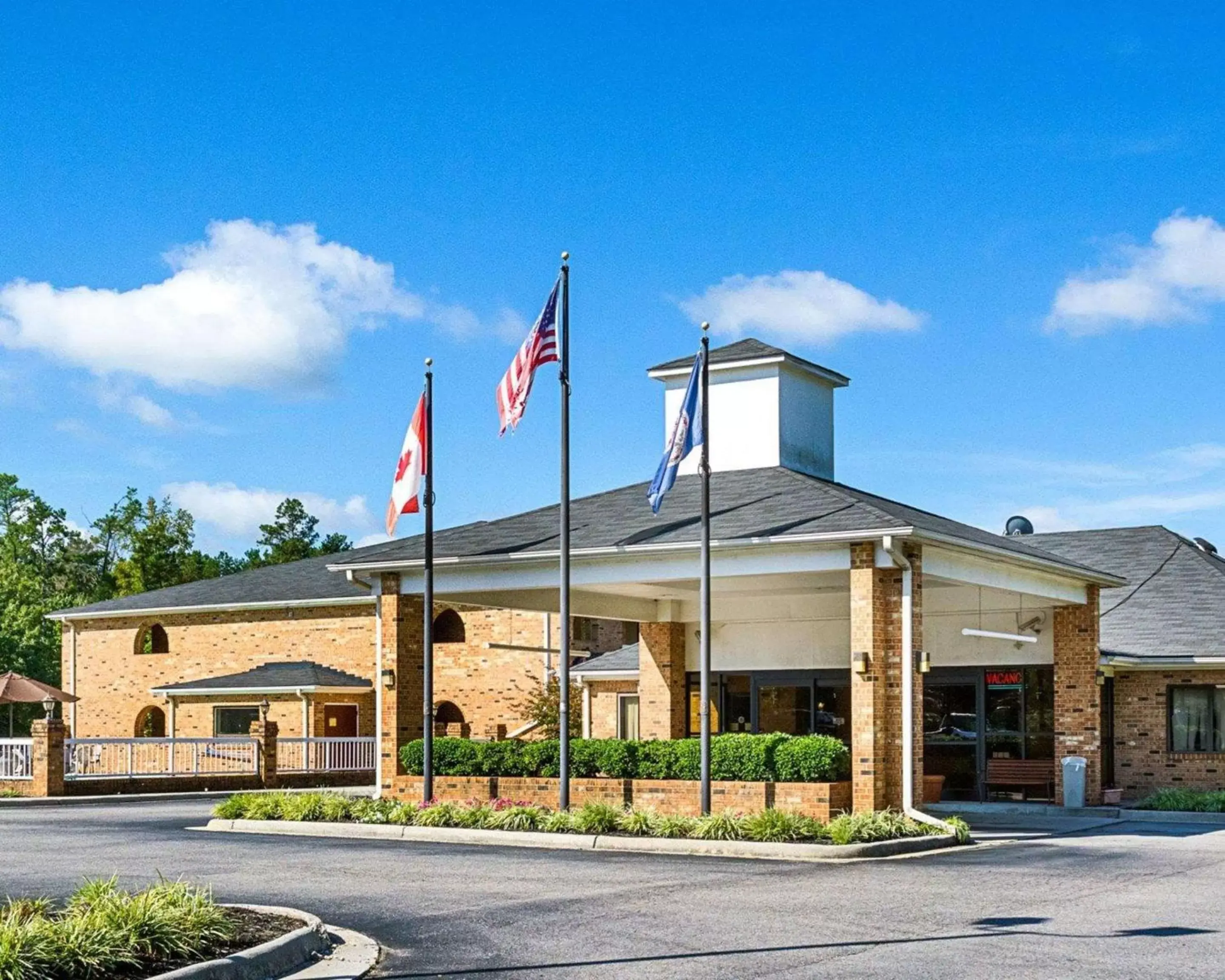 Property building in Quality Inn Petersburg Fort Lee Area Property building in Quality Inn Petersburg Fort Lee Area