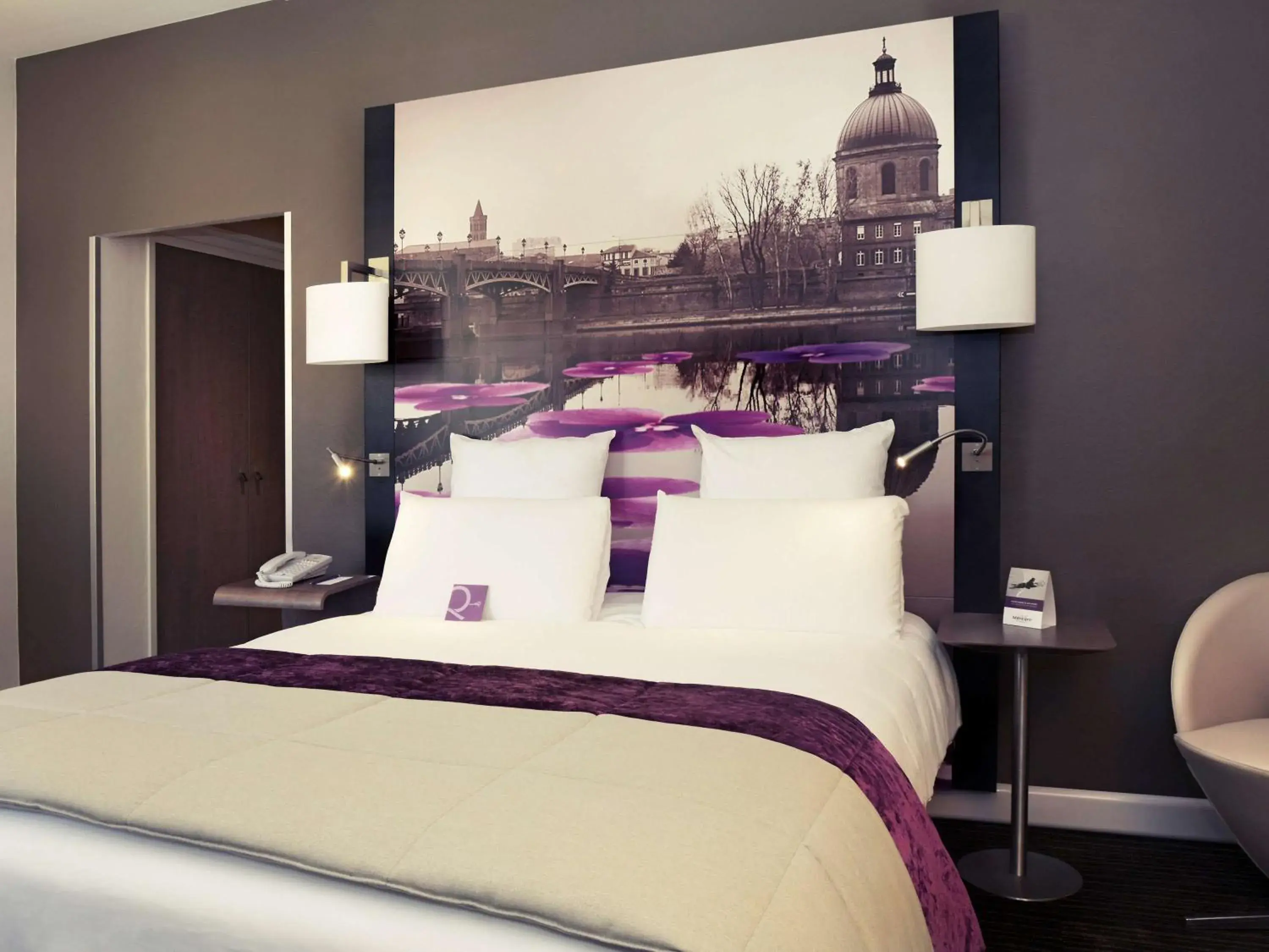 Photo of the whole room, Bed in Mercure Toulouse Centre Wilson Capitole