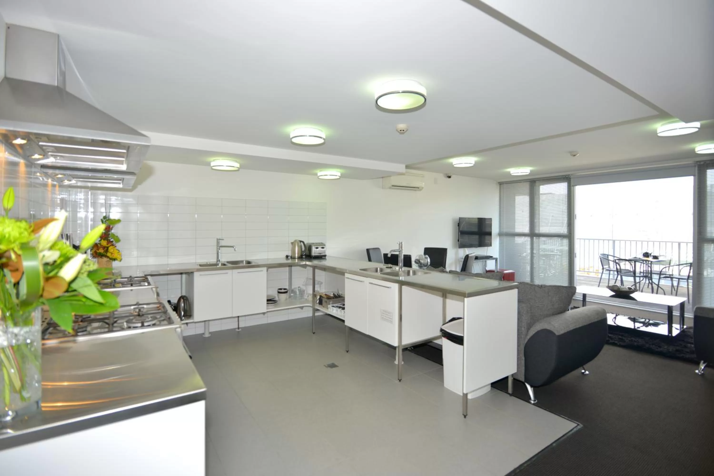 Communal lounge/ TV room in Southwark Hotel & Apartments