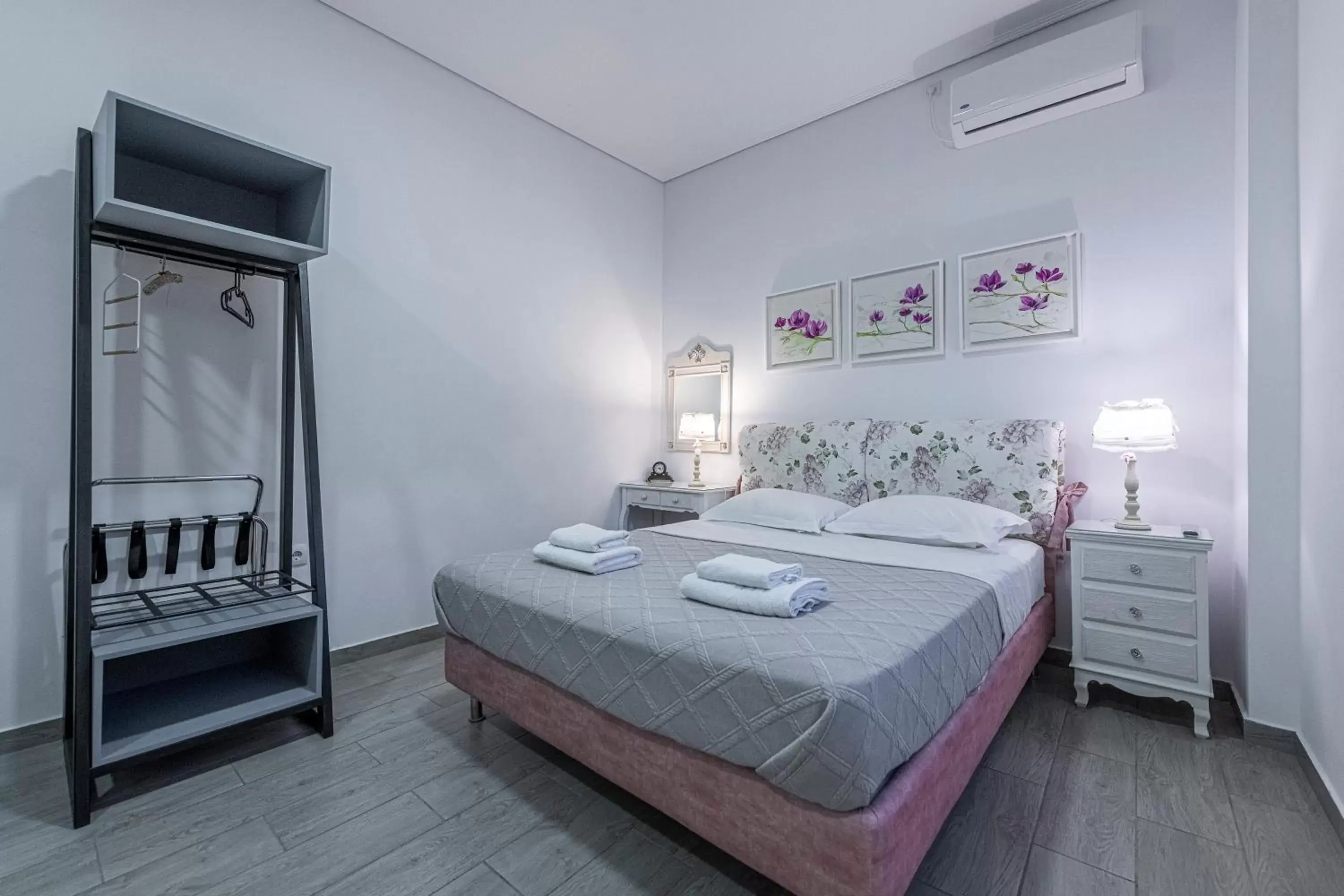 Bed in Comfort Stay Airport Studios - FREE shuttle from the Athens airport