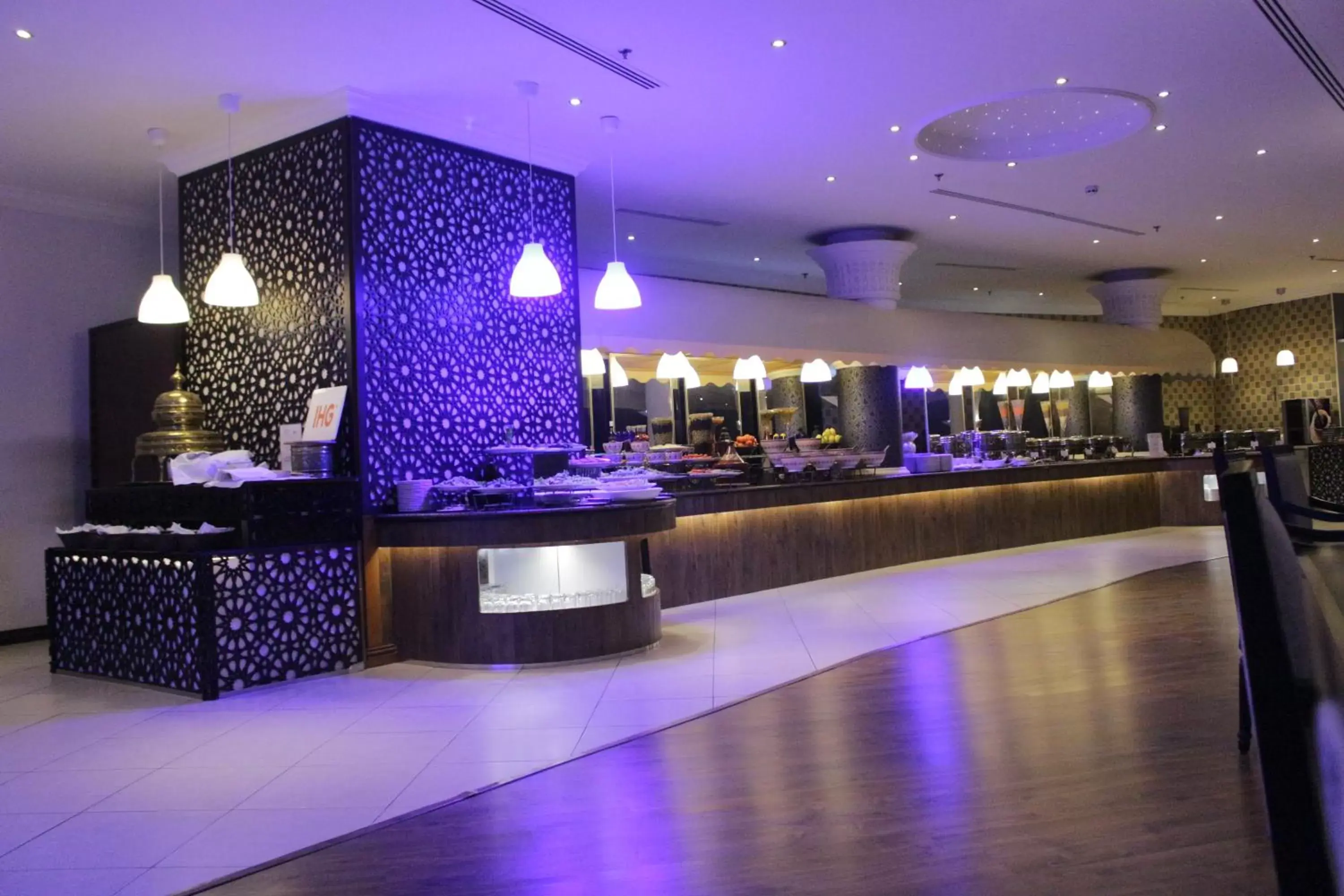 Restaurant/places to eat, Lounge/Bar in Crowne Plaza Riyadh Palace, an IHG Hotel