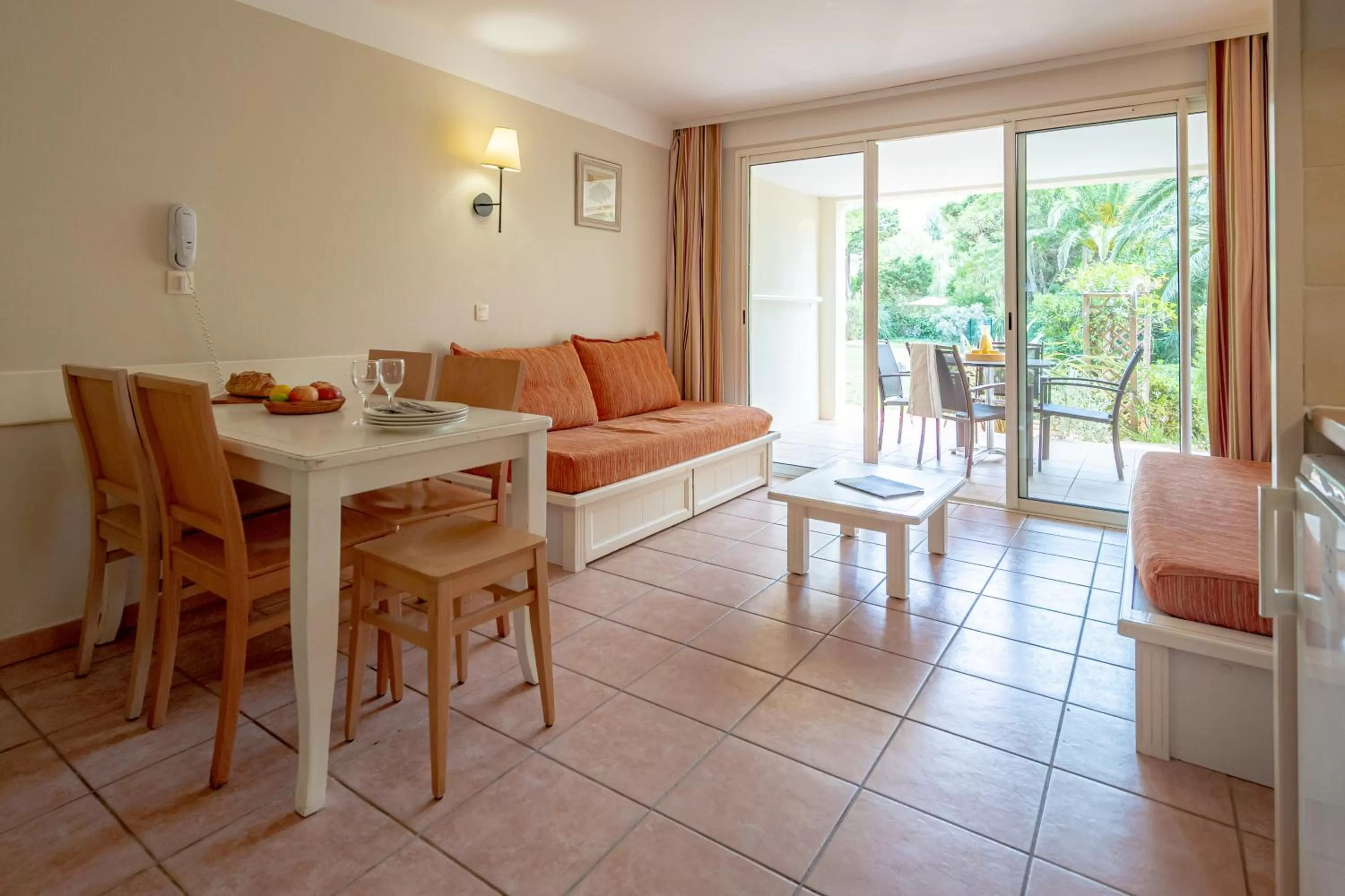 Patio in Résidence Pierre & Vacances le Hameau de la Pinède