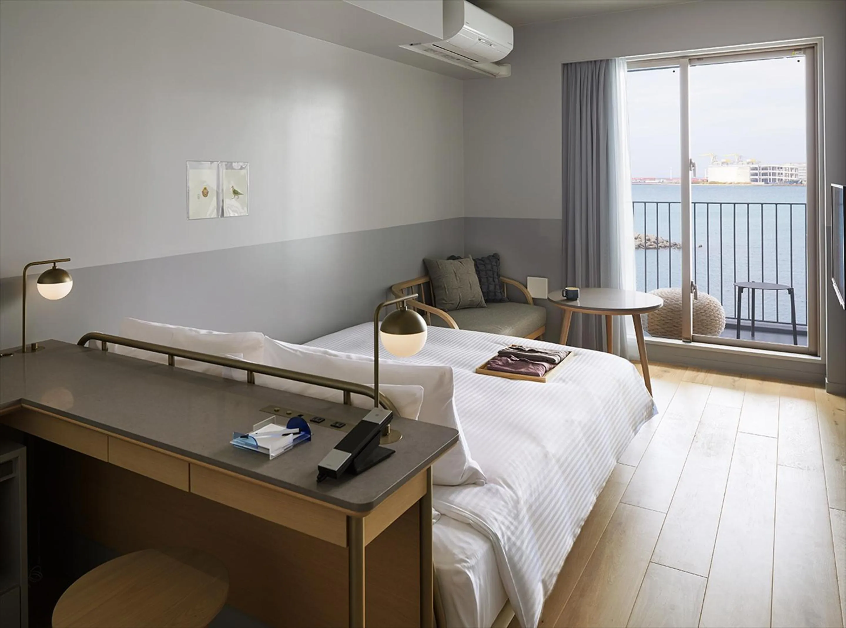 View (from property/room), Bed in HOTEL ANTEROOM NAHA