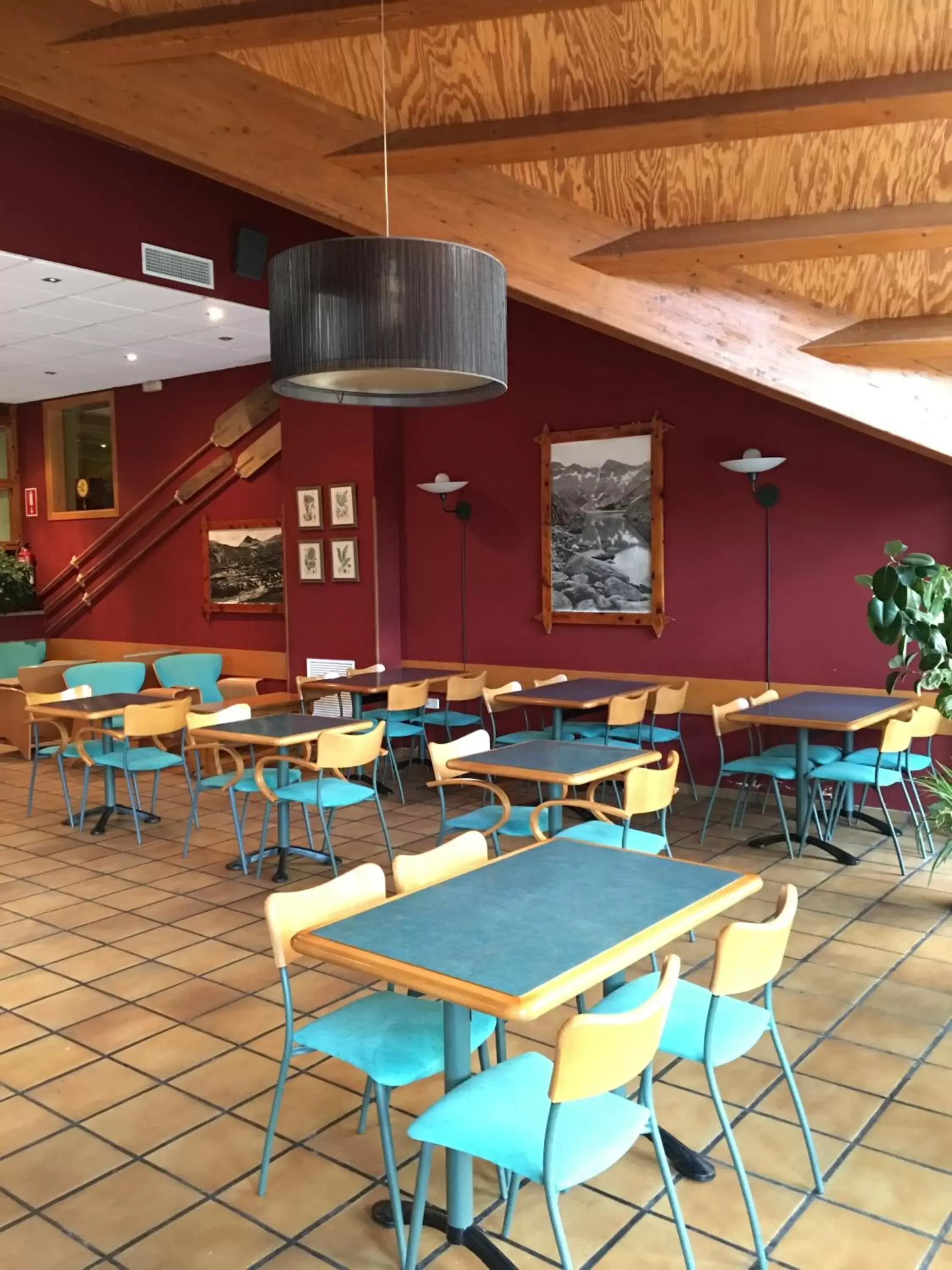 Living room in SOMMOS Hotel Benasque Spa Living room in SOMMOS Hotel Benasque Spa