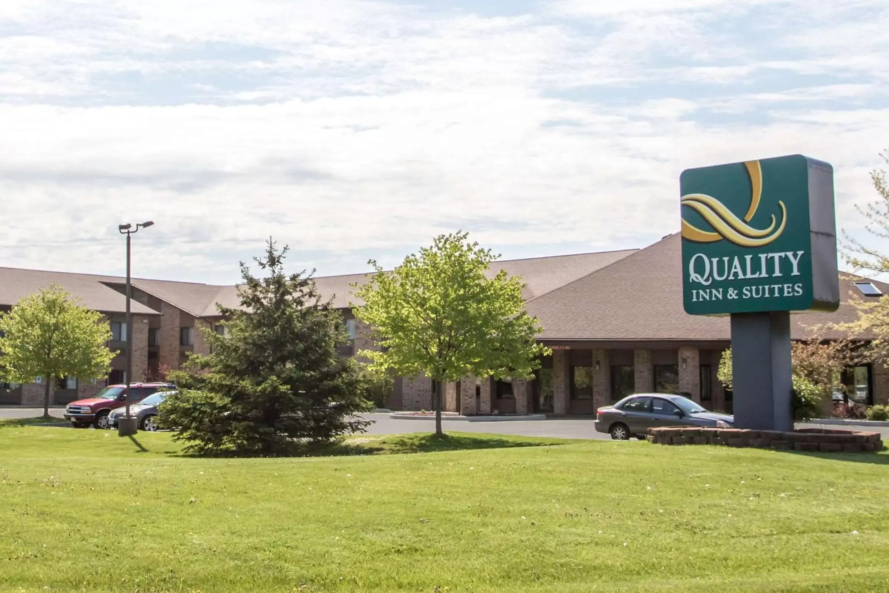 Property building in Quality Inn & Suites Sun Prairie Madison East