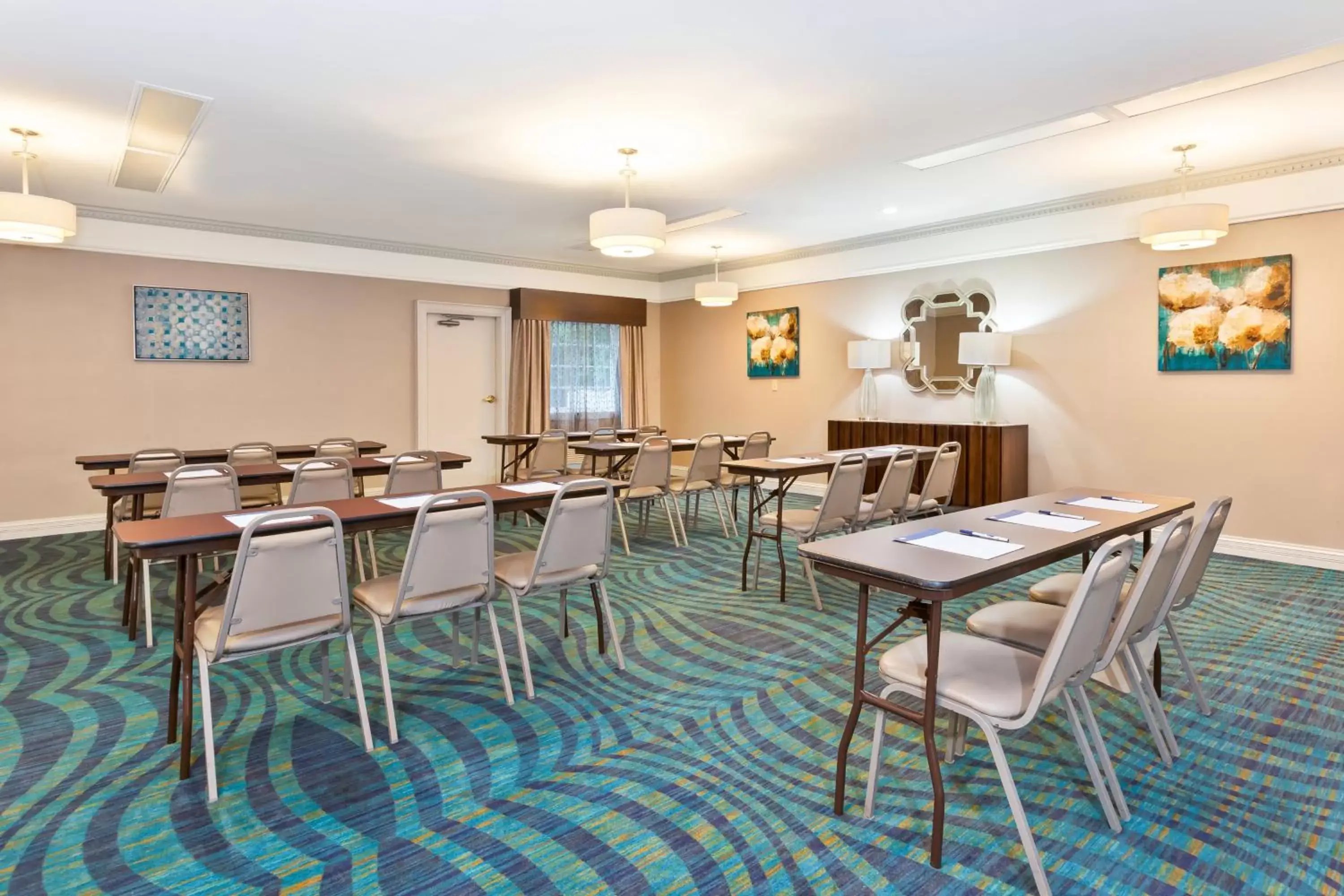 Meeting/conference room, Restaurant/Places to Eat in Holiday Inn Express & Suites Carmel North – Westfield, an IHG Hotel