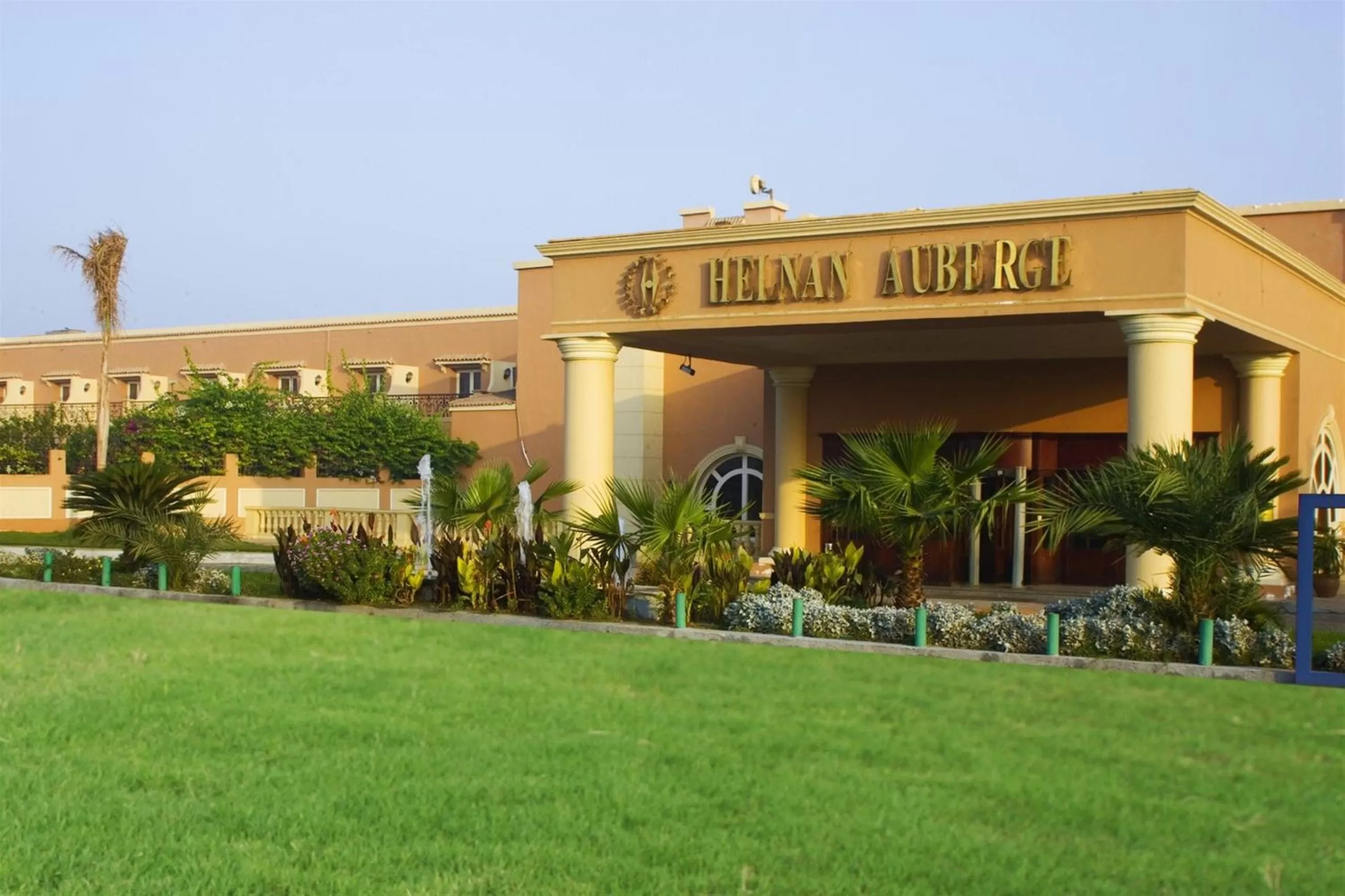 Facade/entrance in Helnan Auberge Fayoum