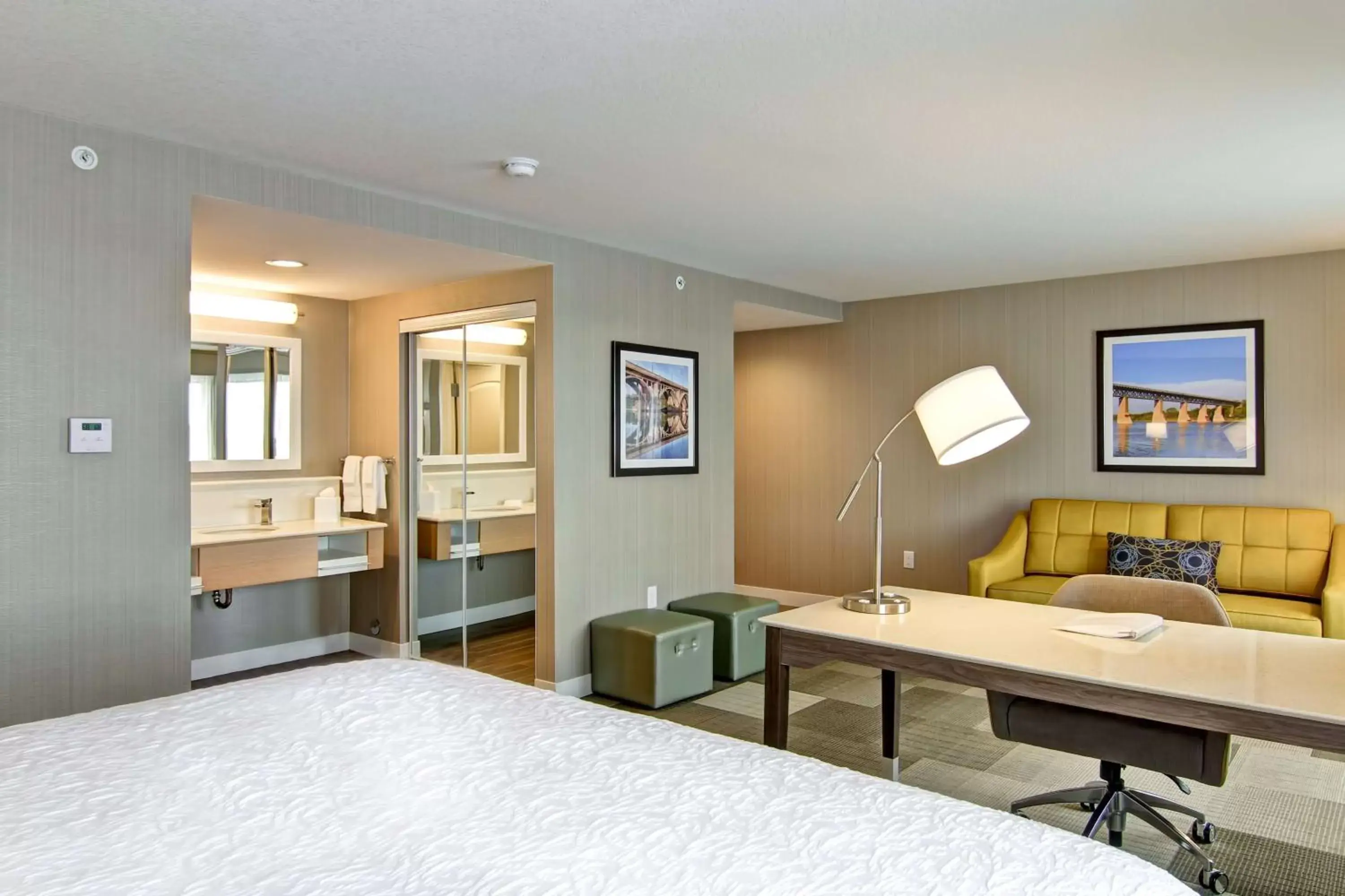 Bedroom, Bed in Hampton Inn & Suites by Hilton Saskatoon Airport