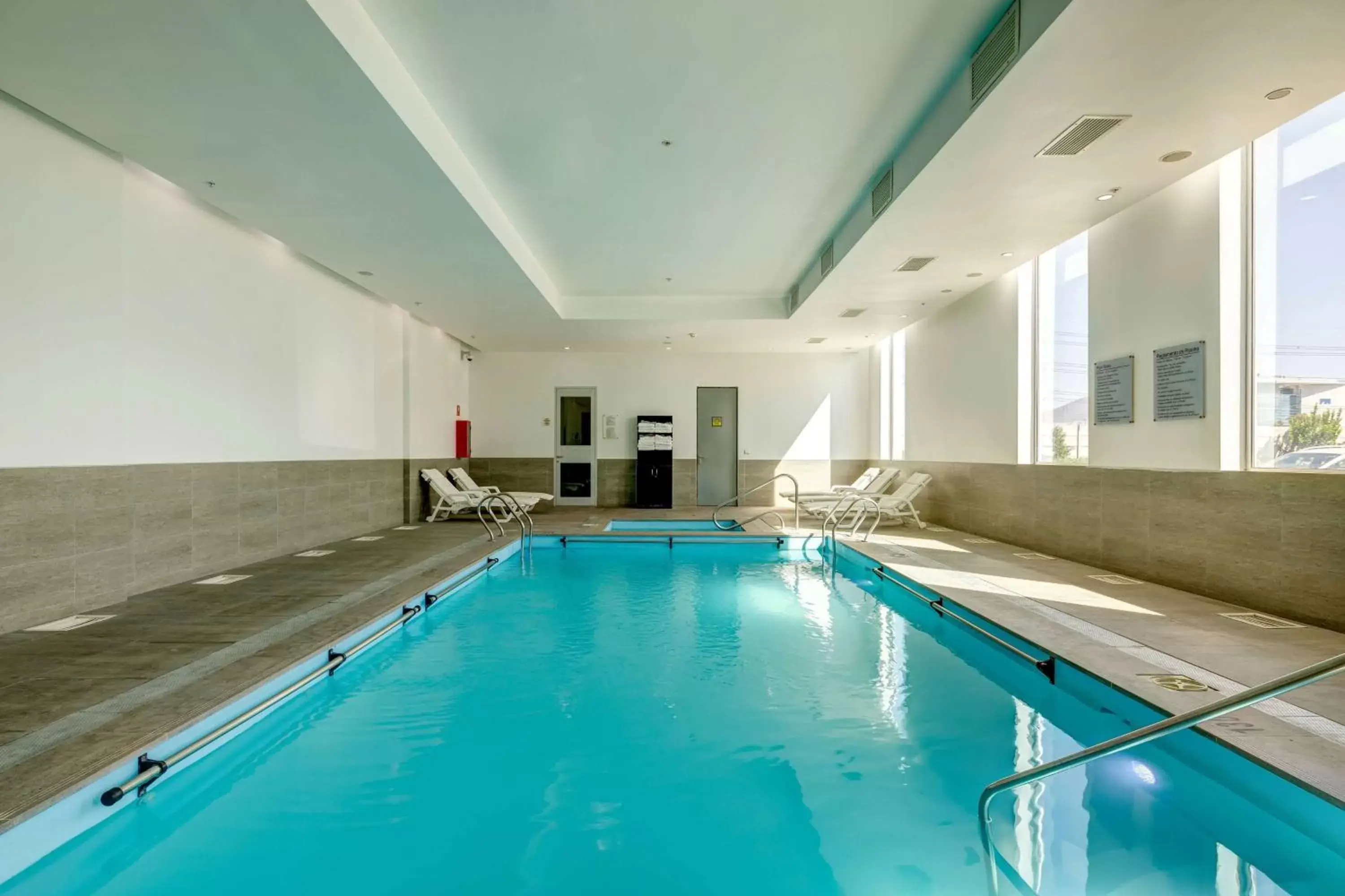 Pool view, Swimming Pool in La Quinta by Wyndham Santiago Aeropuerto