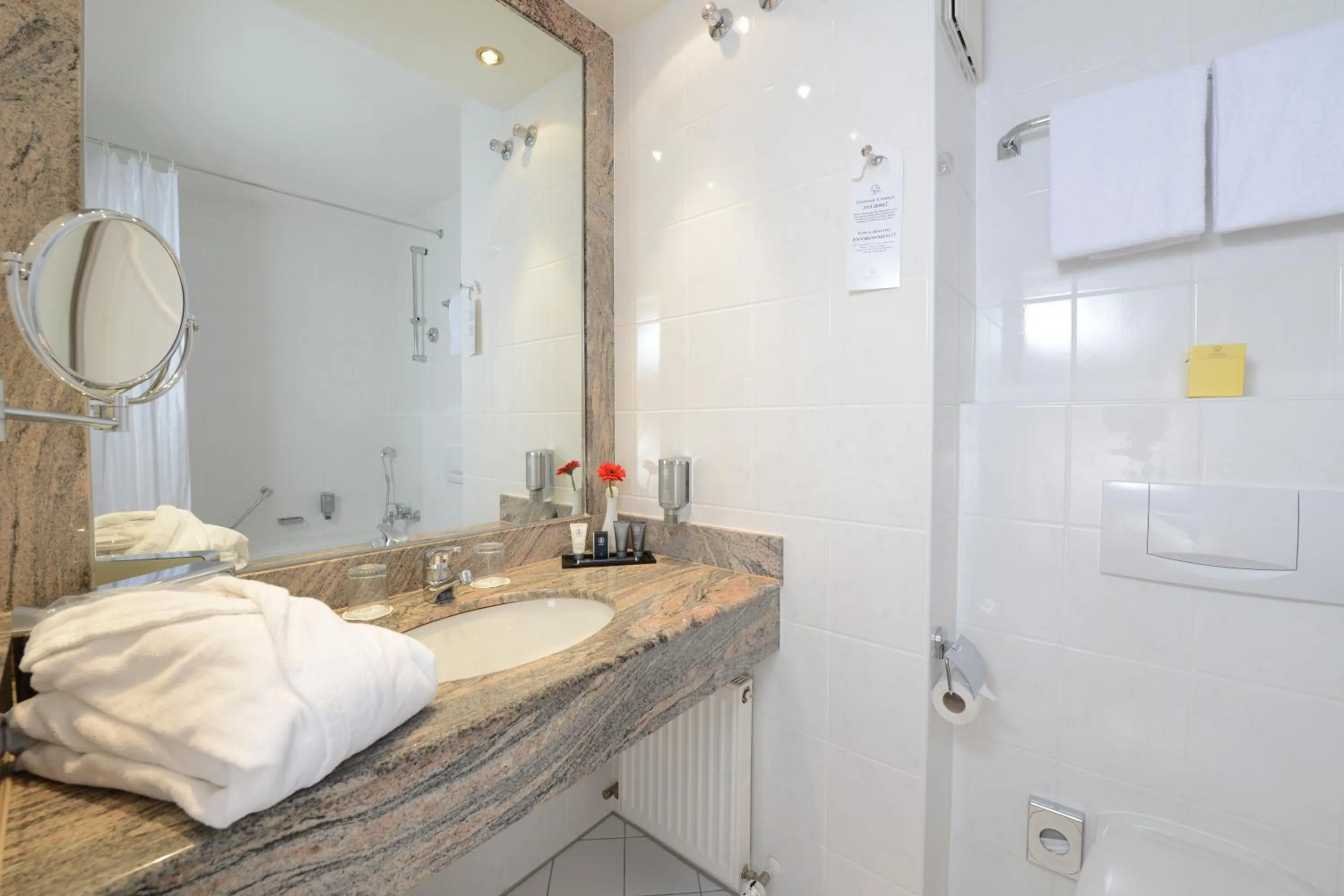 Deluxe Double Room in The Monarch Hotel