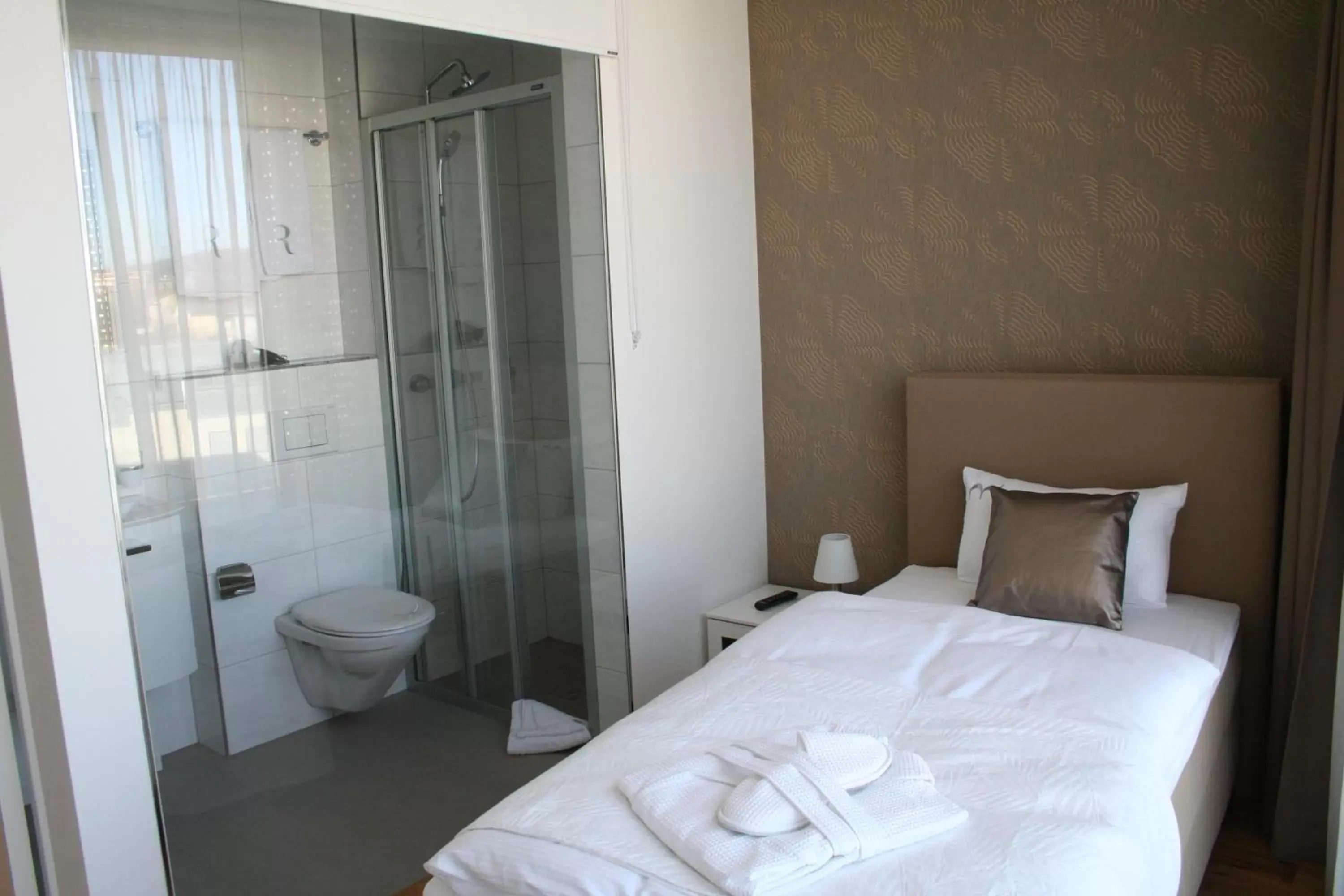Bathroom, Bed in Residence Appartements